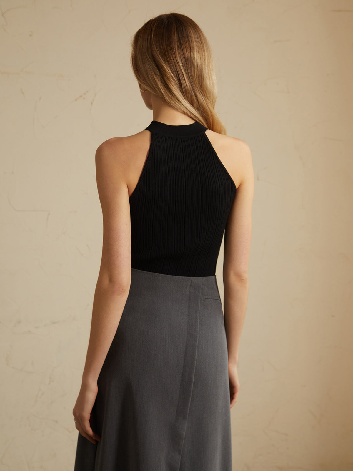 Vintage Button Sweater Vest with Classic Knit Pattern