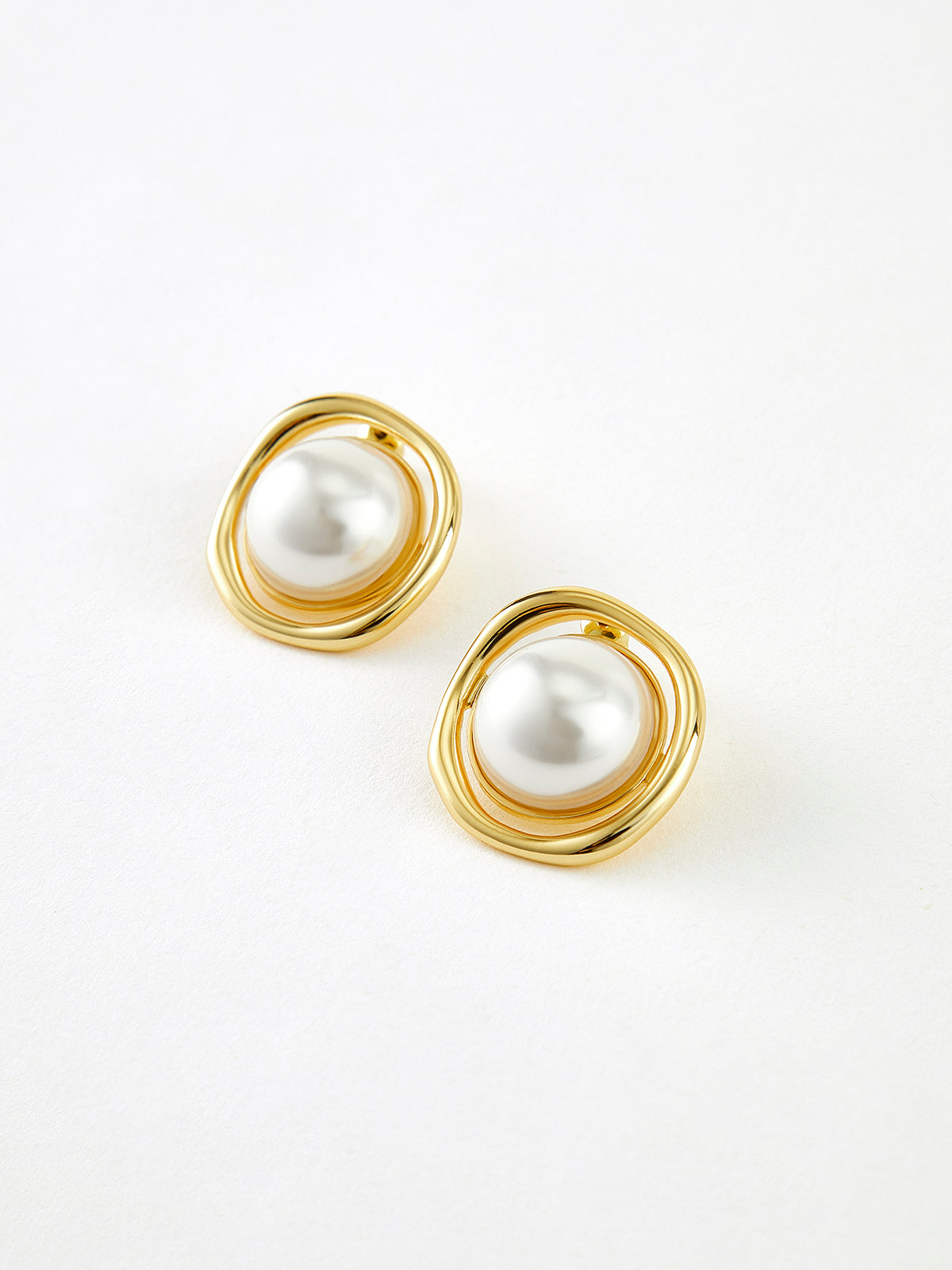 Golden Edge Pearl Stud Earrings with Elegant Silver Backing