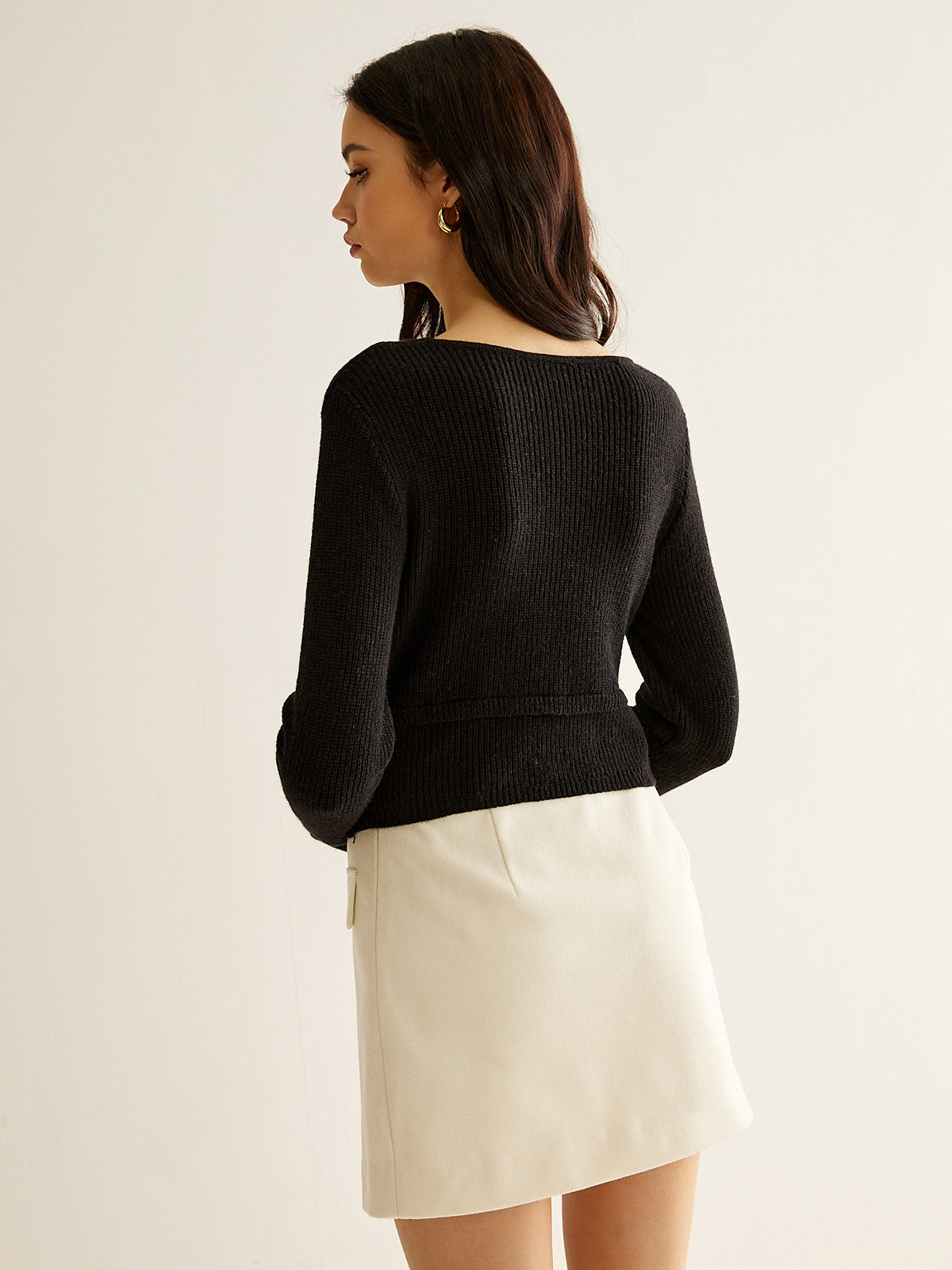 V-Neck Metal Detail Sweater Comfortable Lightweight Knit Pullover