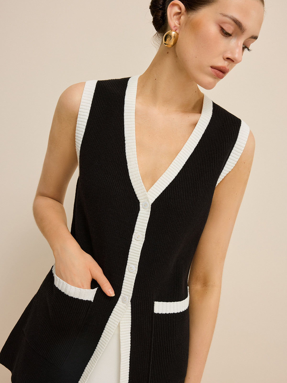 Contrast Trim V-Neck Knit Vest with Button Detail