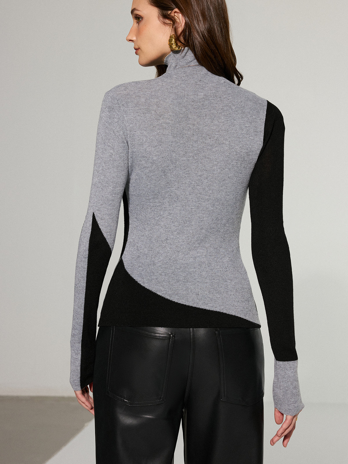 Two-Tone Turtleneck Wool Blend Sweater - Comfortable Winter Apparel