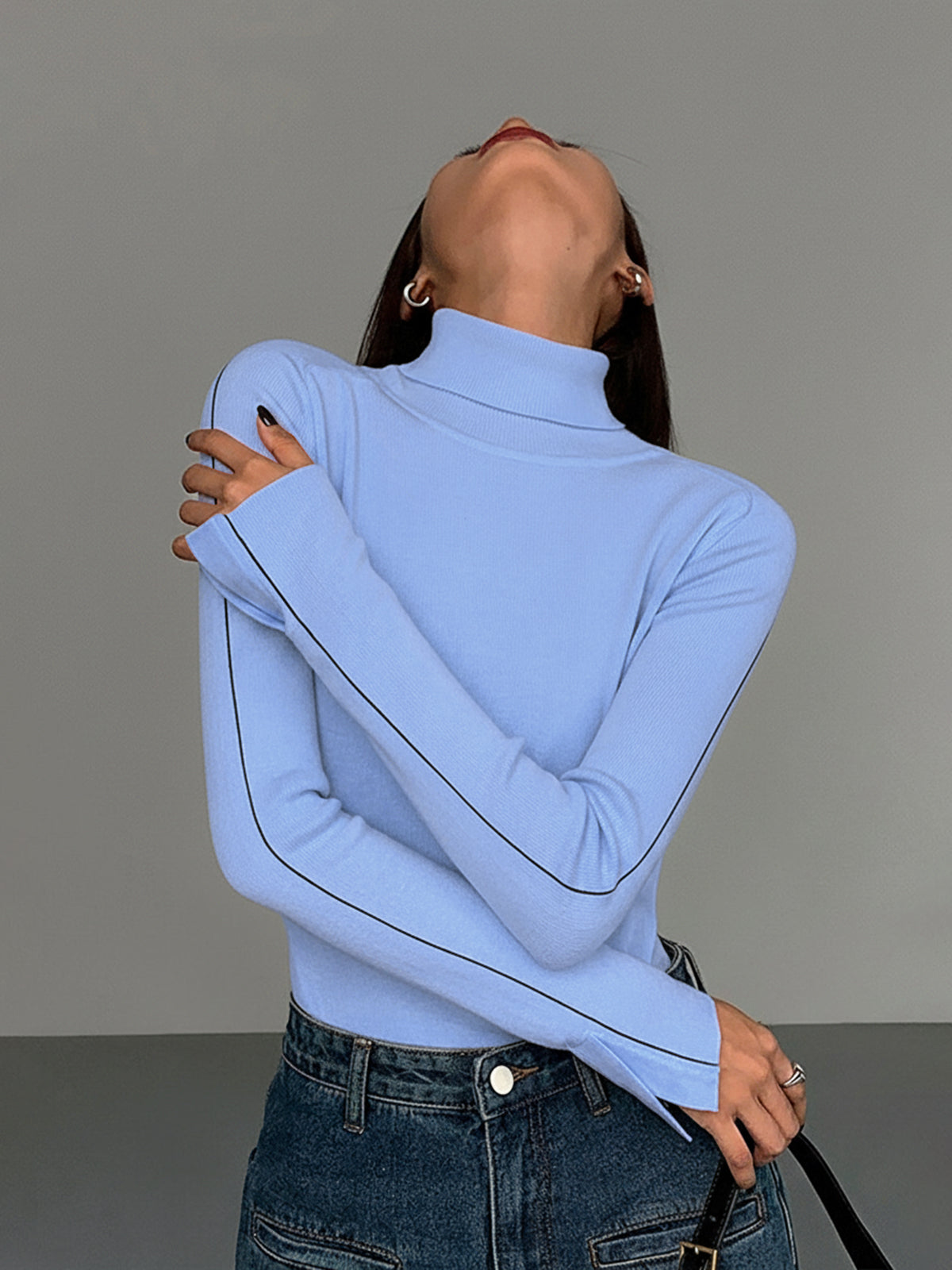 Contrast Piping Turtleneck Sweater for Winter Comfort