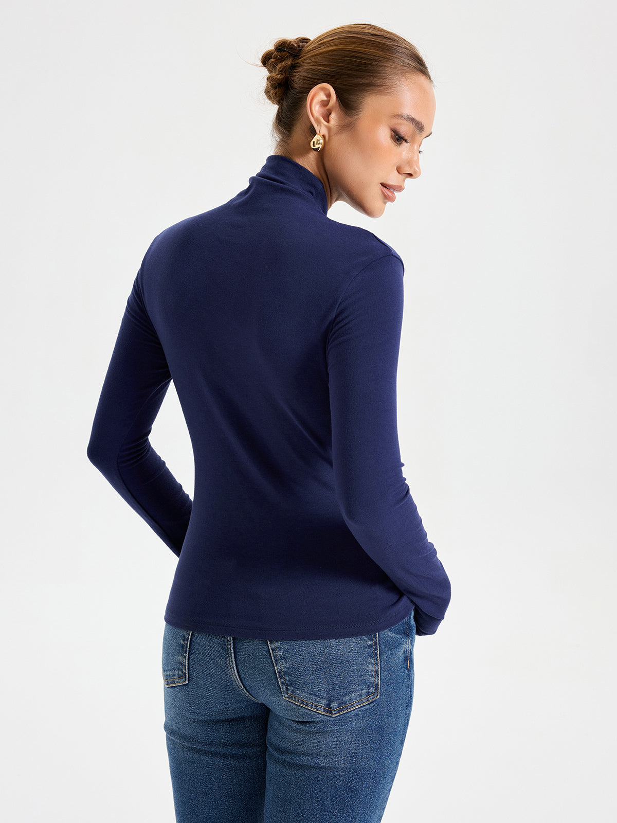 Slim Fit Soft Touch Long Sleeve T-shirt with Metal Pin, Essential Casual Wear for Men