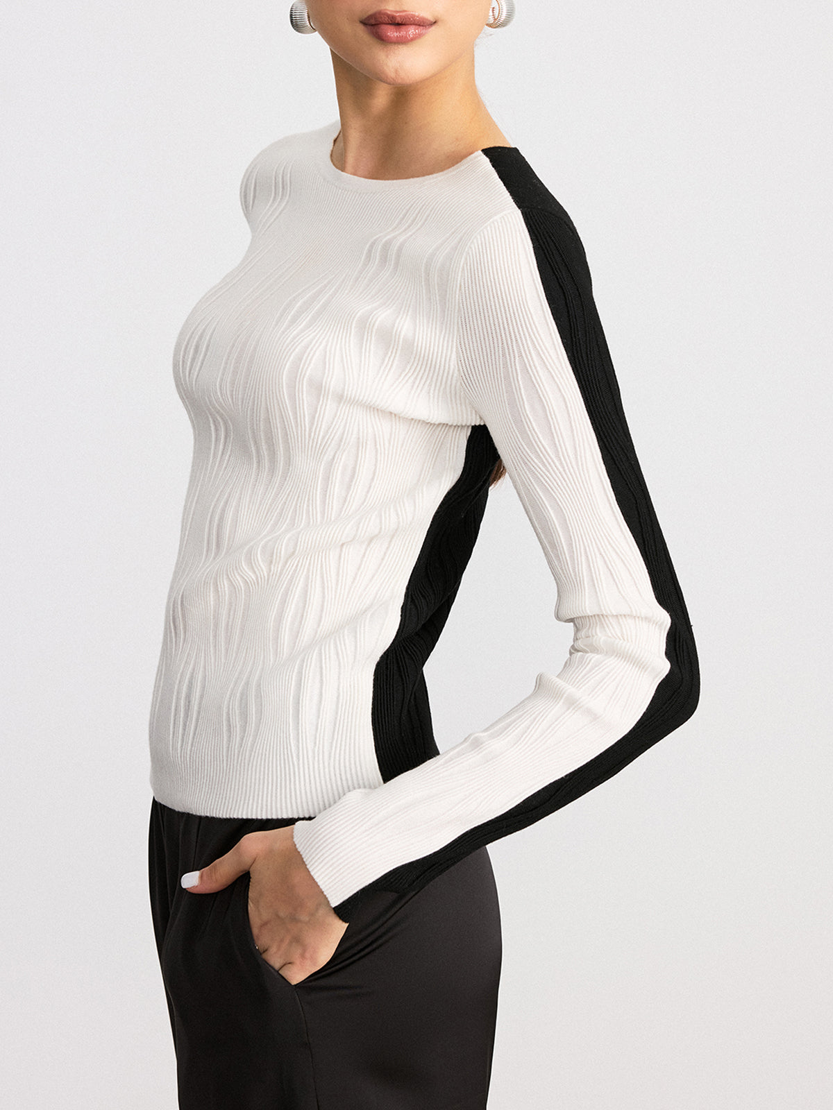 Reversible Two-Tone Textured Wool Blend Sweater for All Seasons Comfort