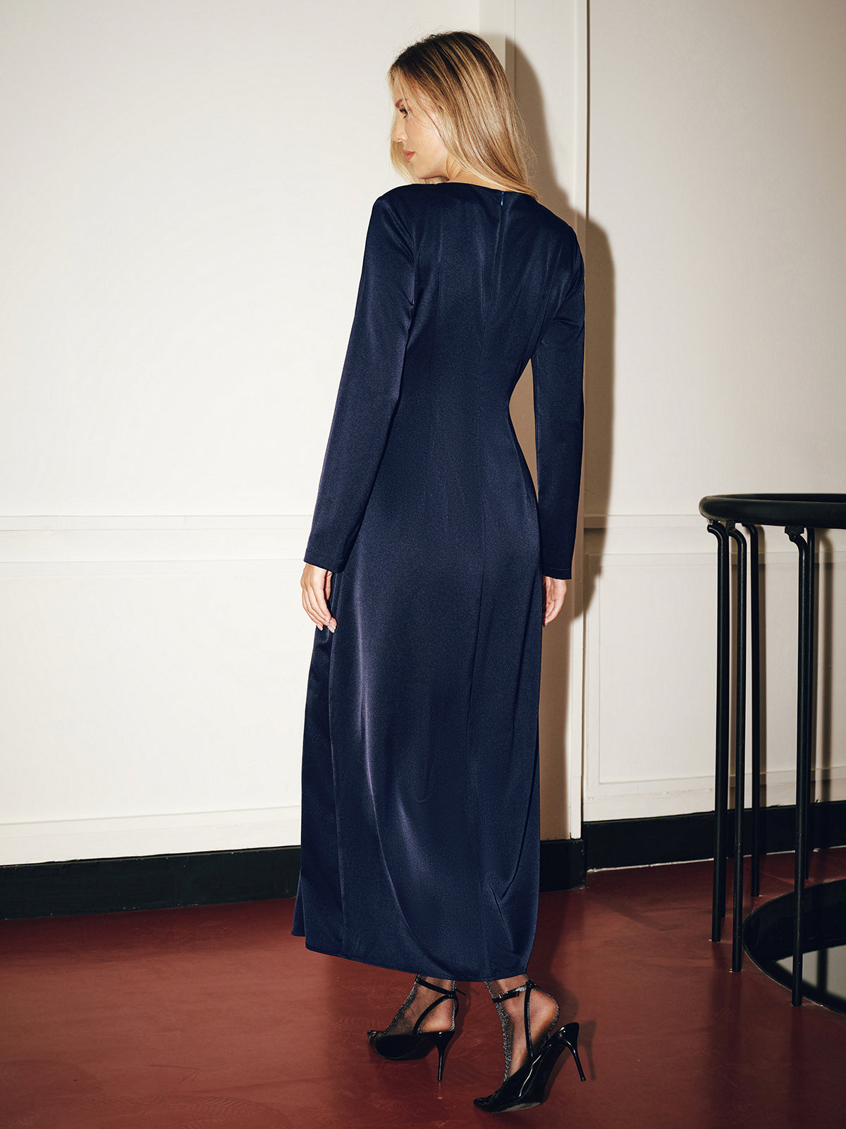 Metal Detail Long-Sleeve Ruched Maxi Dress for Elegant Evening Wear