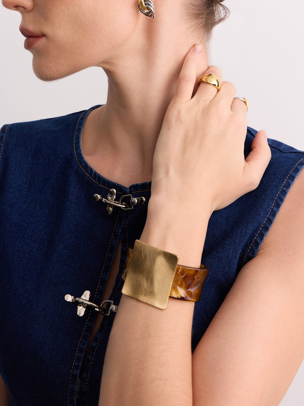 Square Metal Accent Tortoiseshell Cuff Bracelet for Women's Fashion Accessories