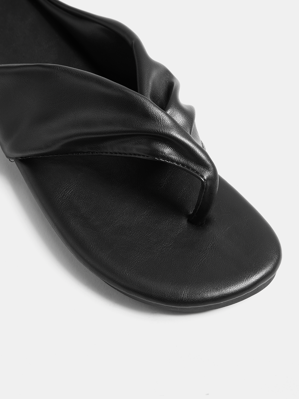 Faux Leather Twisted Thong Sandals for Summer Comfort