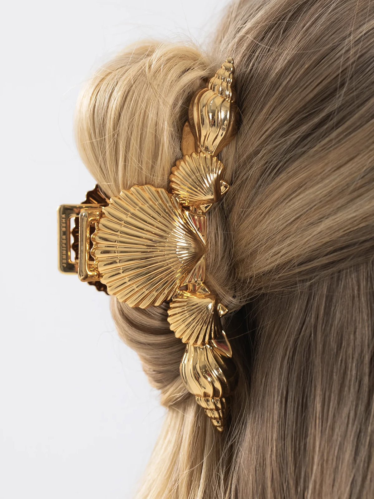 Seashell Conch Hair Claw Clip Stylish Beach Accessory for Women