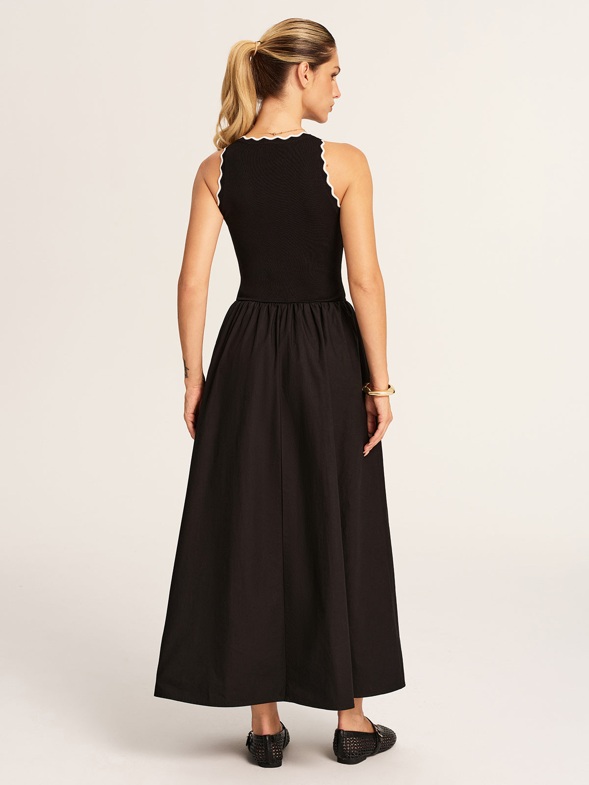 Scalloped Trim Knit-Bodice Maxi Dress for Elegant Evening Wear