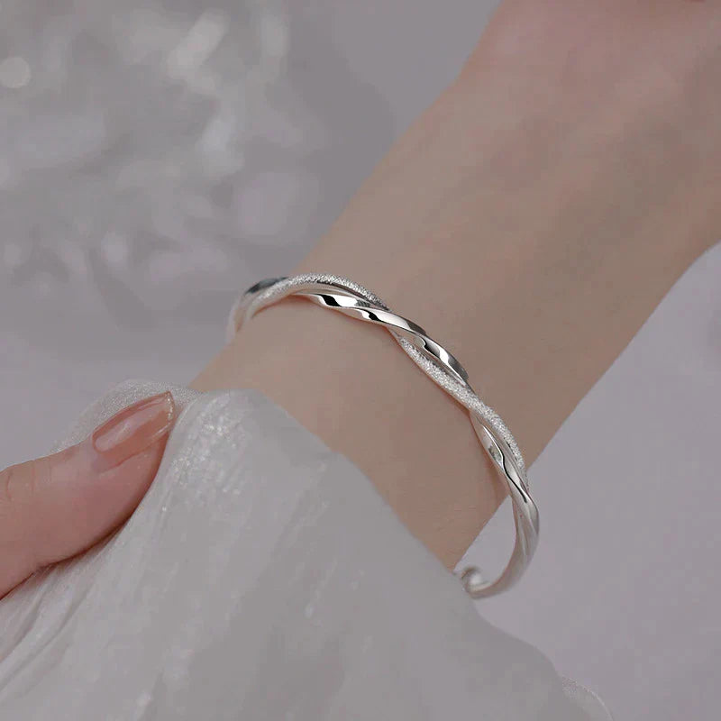 Koadclo | Elegant Woven Silver Bracelet