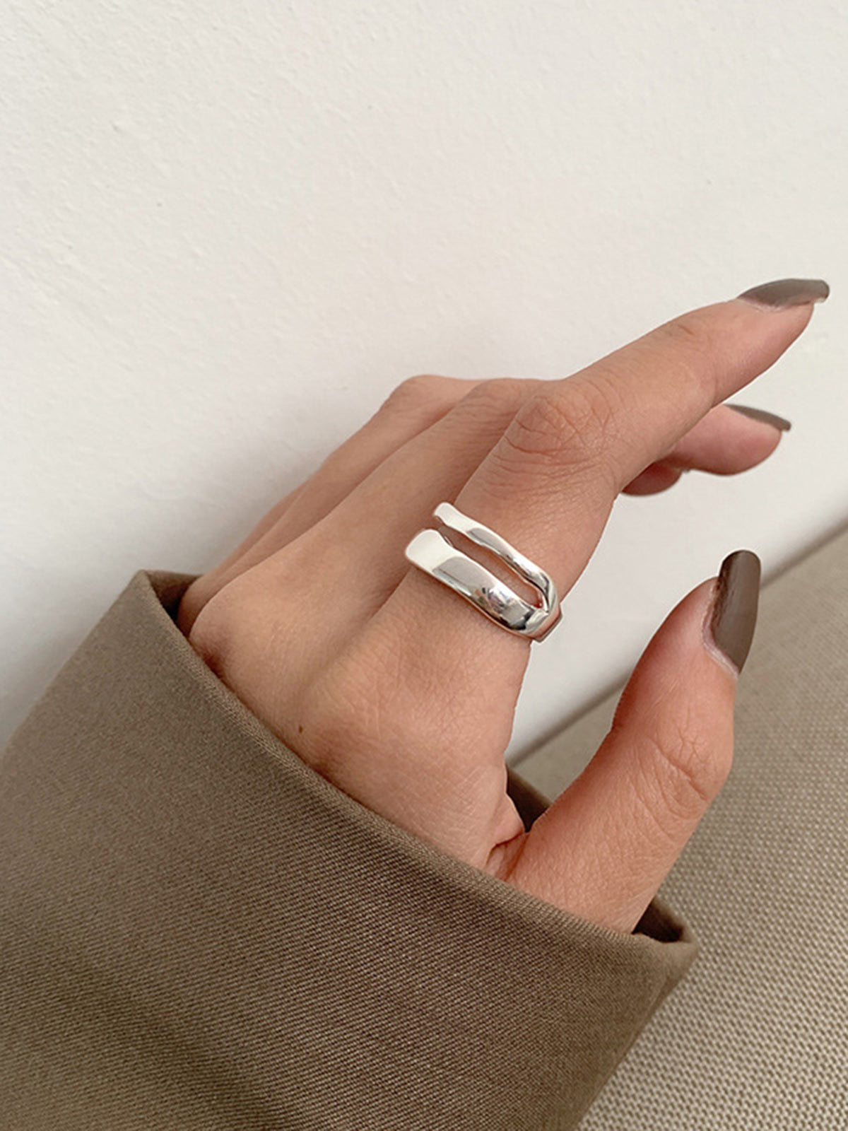 Julia Ring: Essential Guide to Modern Jewelry Styles