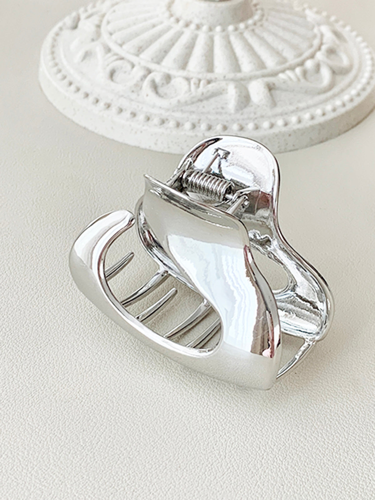 Silver Effect Hair Claw with Elegant Vintage Design