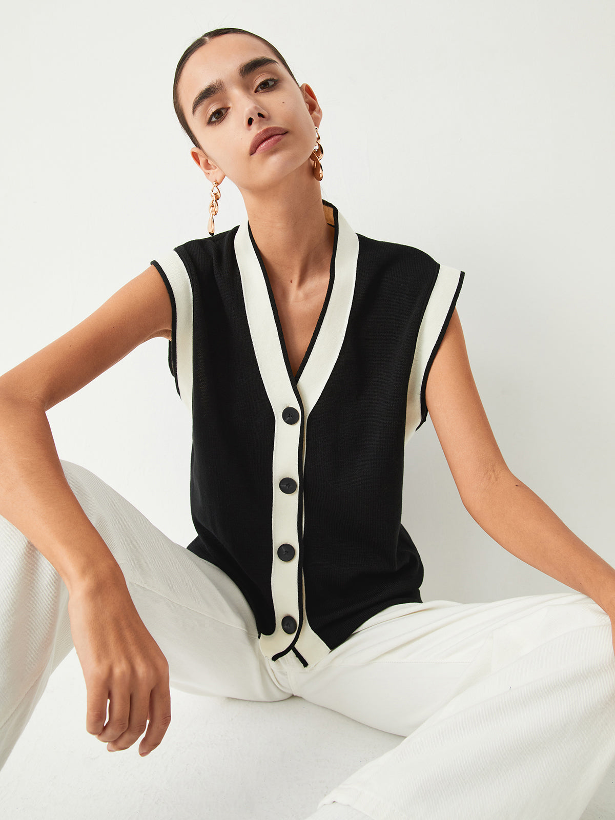 Contrast Trim Sweater Vest with V-Neck Unisex Design