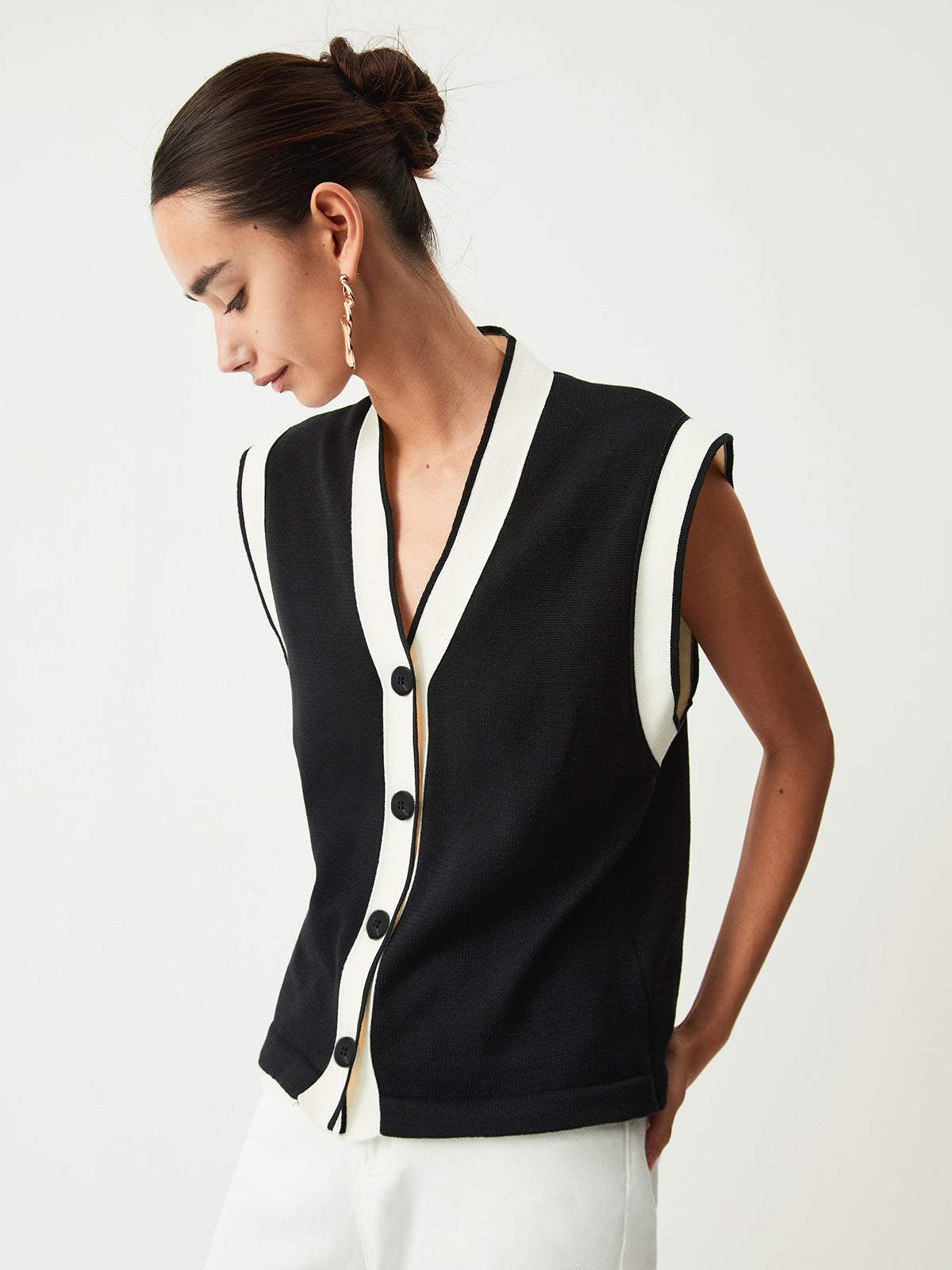 Contrast Trim Sweater Vest with V-Neck Unisex Design