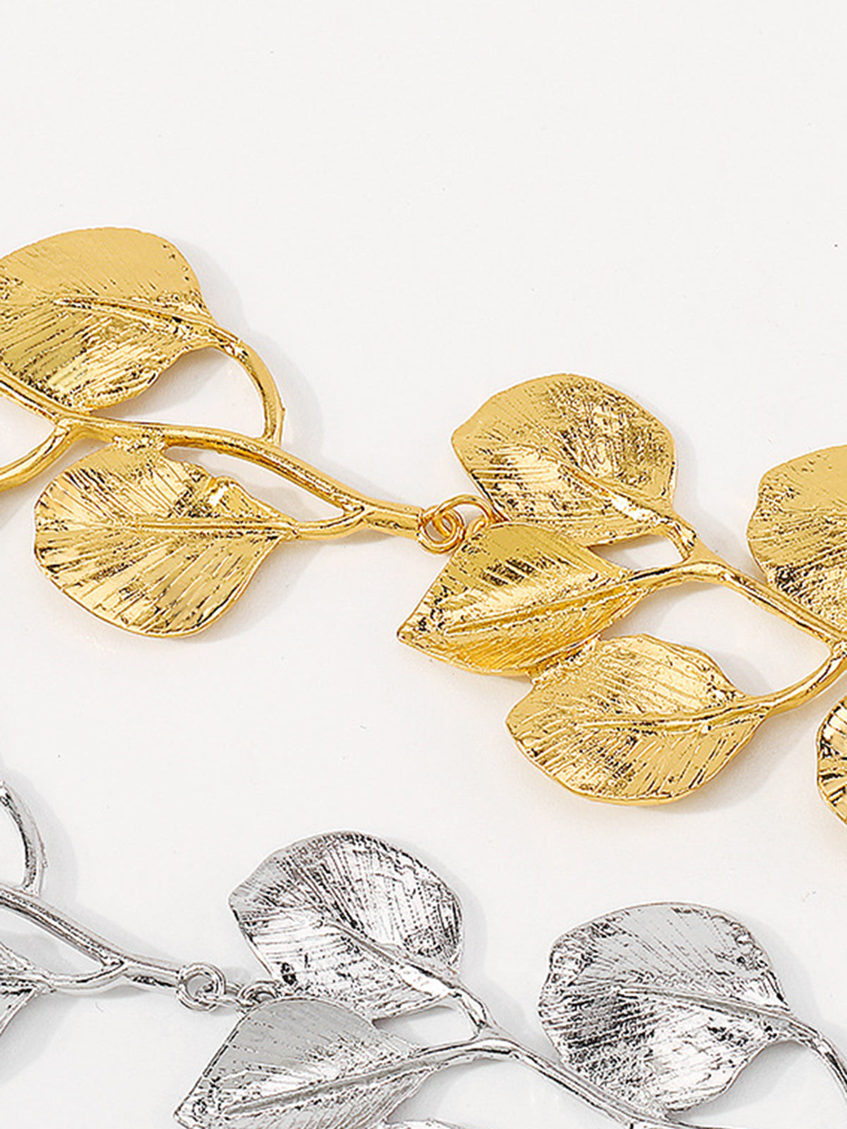 Vintage Alloy Leaf Design Necklace - Elegant Bohemian Style Accessory