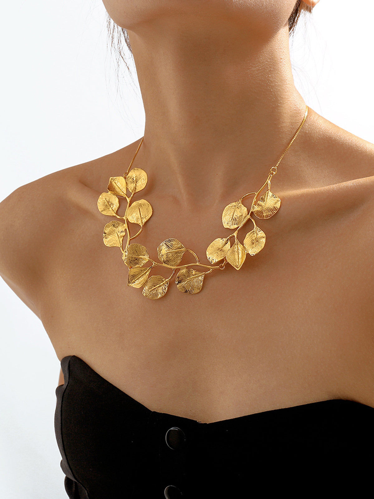 Vintage Alloy Leaf Design Necklace - Elegant Bohemian Style Accessory