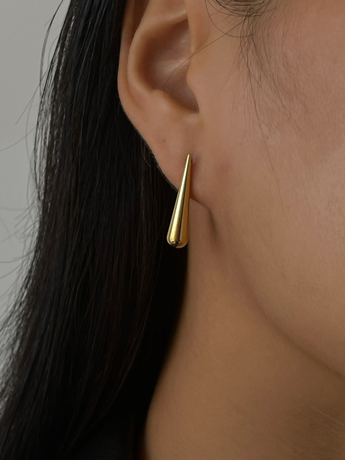 Asymmetrical Golden Water Drop Earrings for Elegant Evening Wear