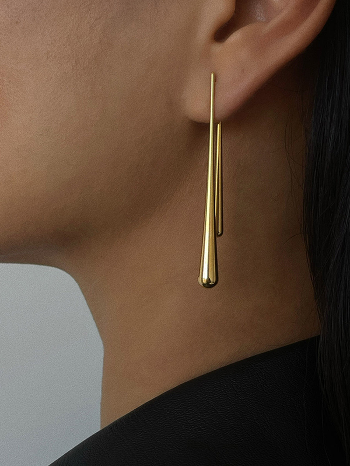 Asymmetrical Golden Water Drop Earrings for Elegant Evening Wear