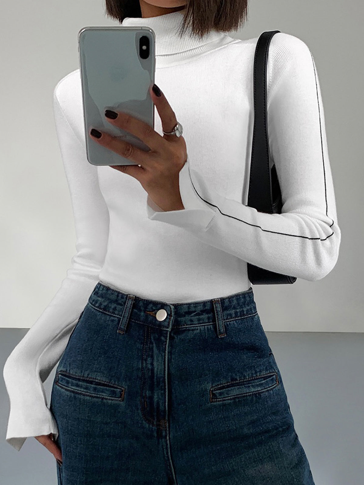 Contrast Piping Turtleneck Sweater for Winter Comfort