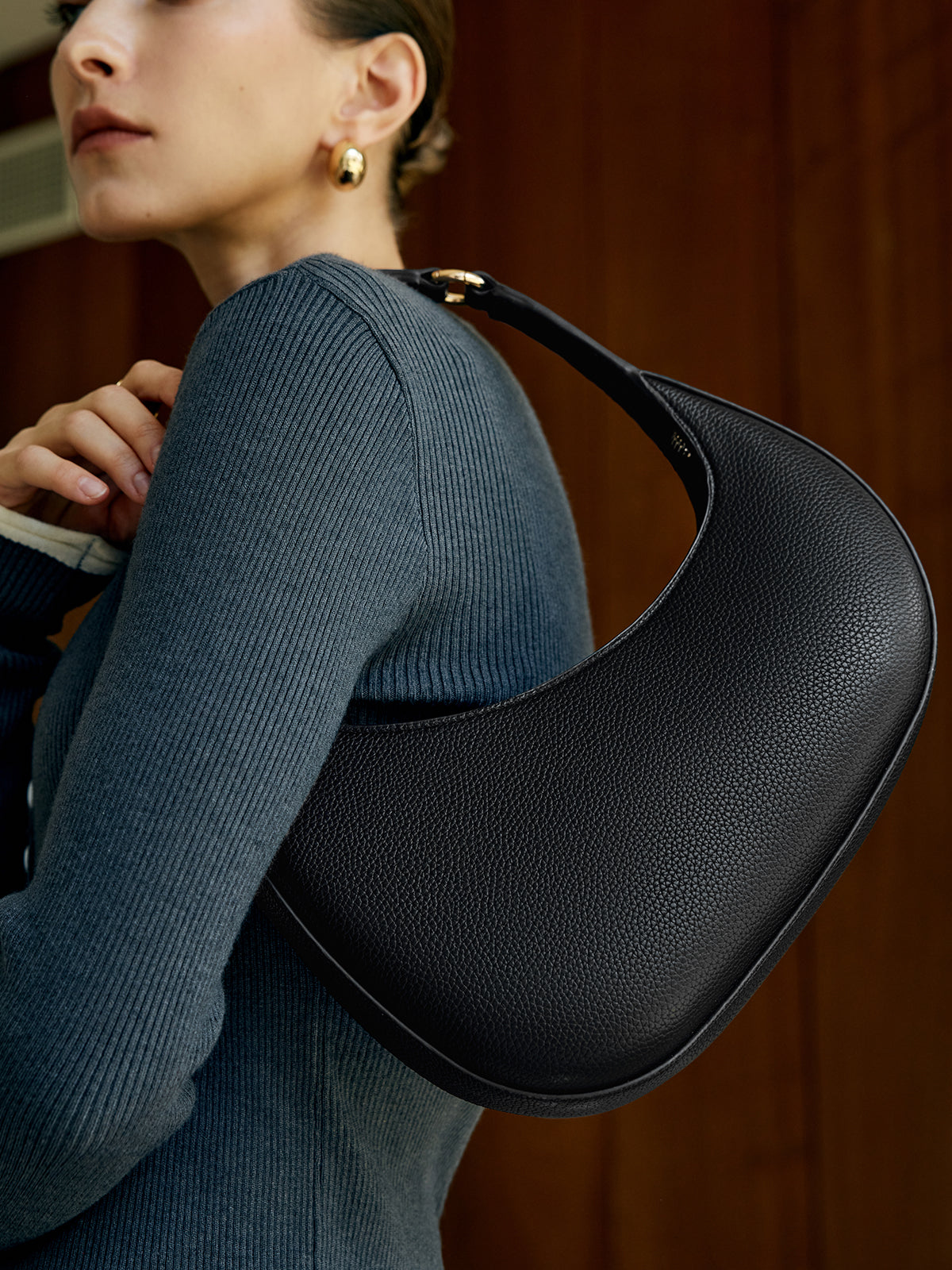 High-End Versatile Handbag for Everyday Use