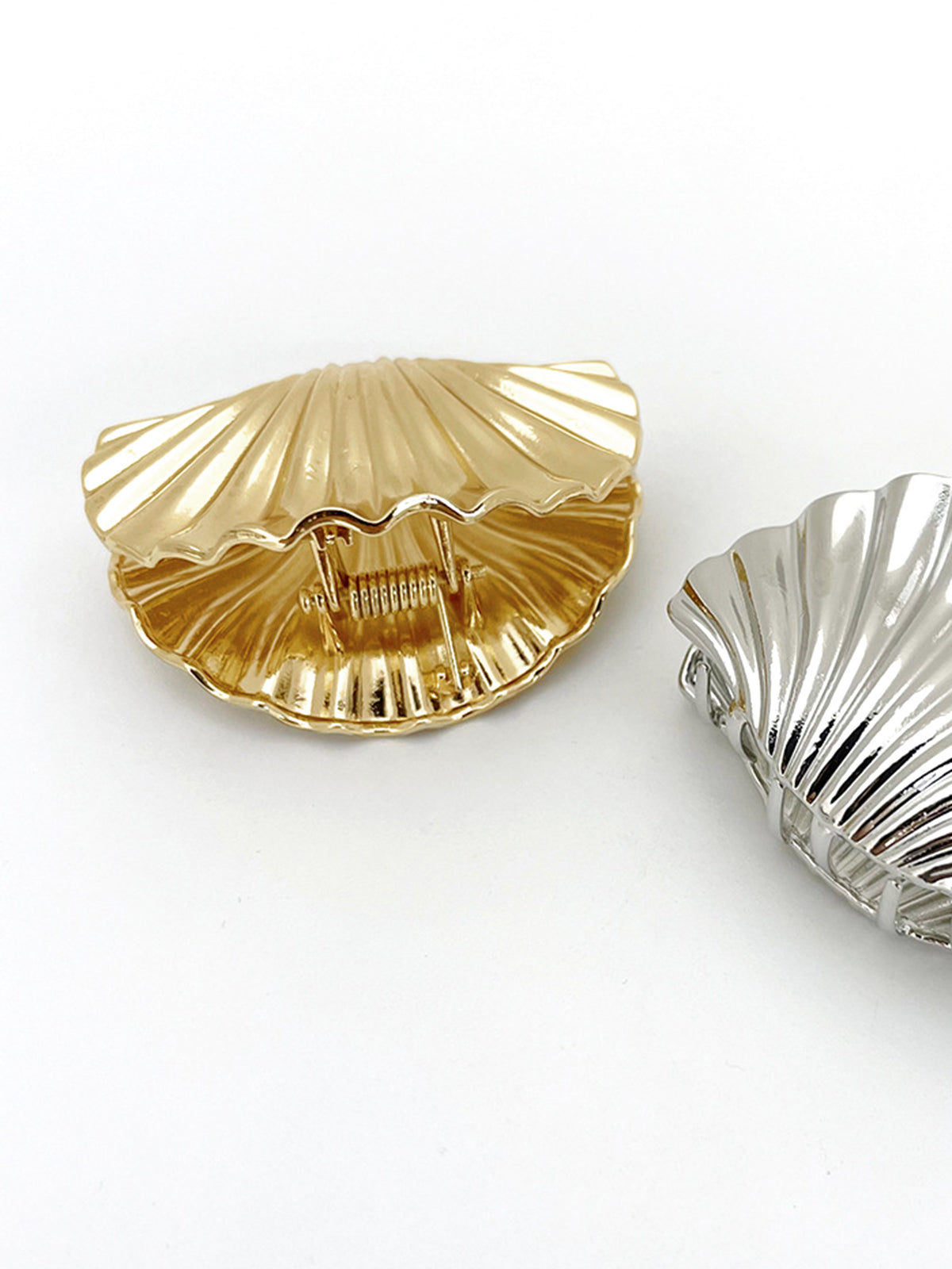 Golden Shell Hair Claw, Durable Trendy Beach Accessory for Women