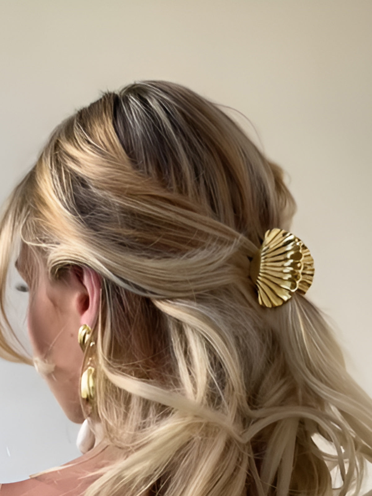 Golden Shell Hair Claw, Durable Trendy Beach Accessory for Women