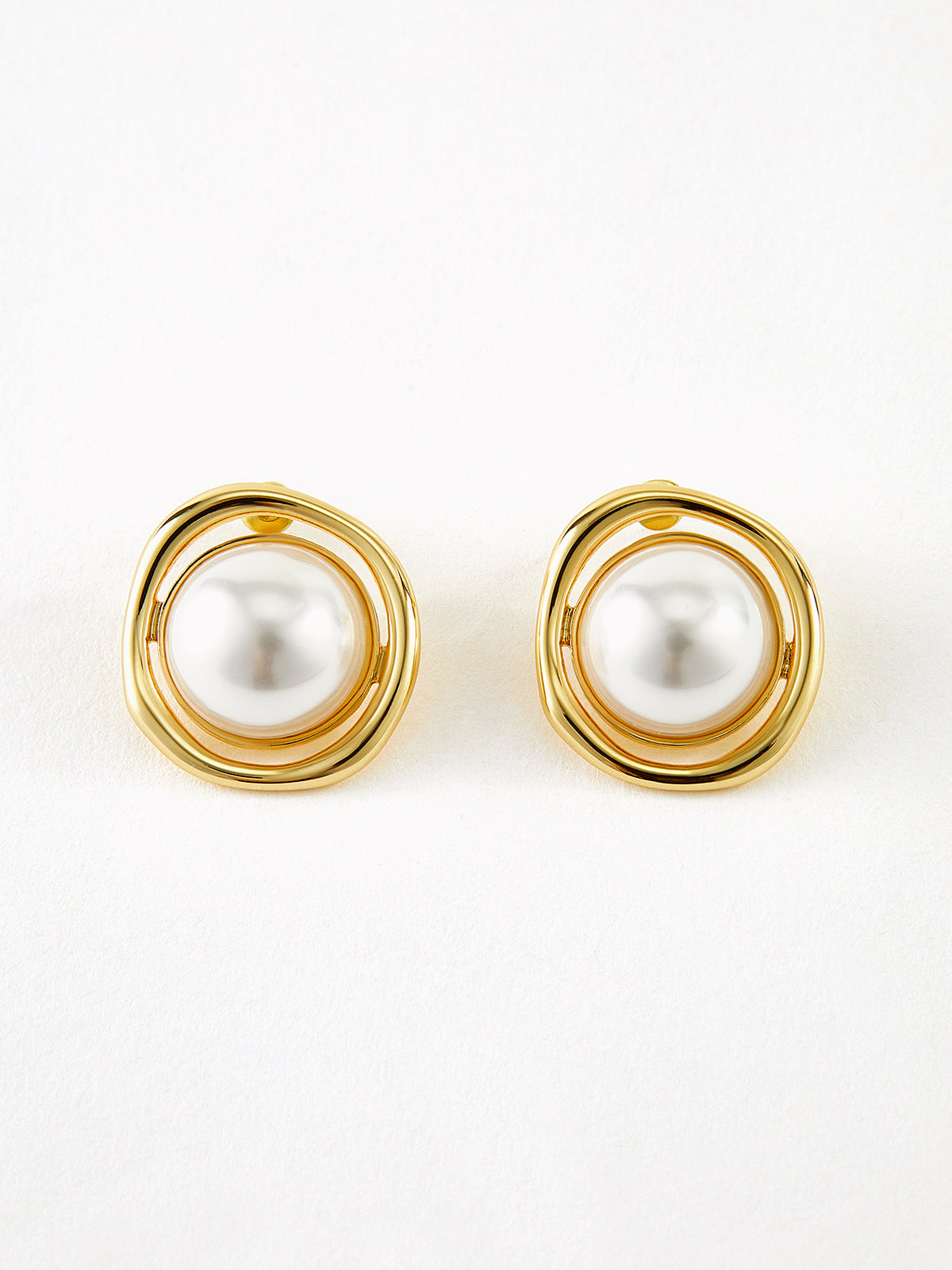 Golden Edge Pearl Stud Earrings with Elegant Silver Backing