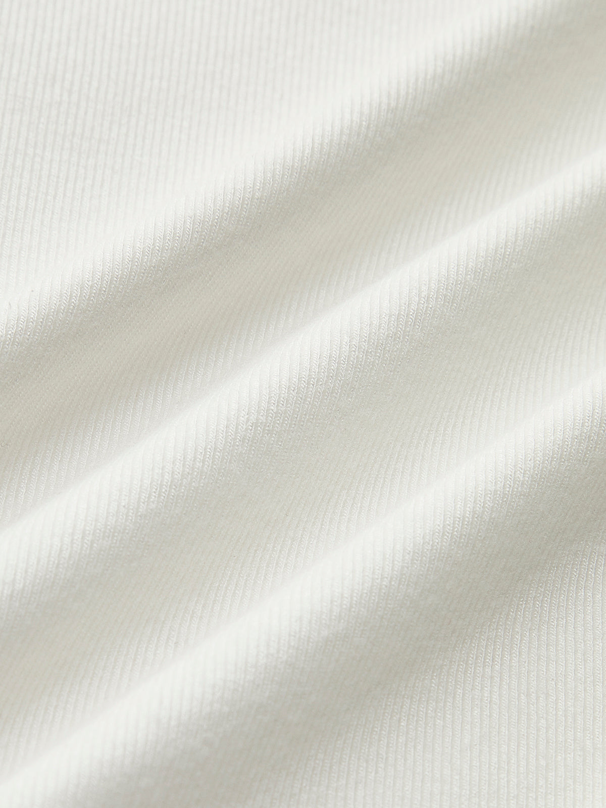 Mock Neck Piping Slim T-Shirt for Comfortable Casual Wear