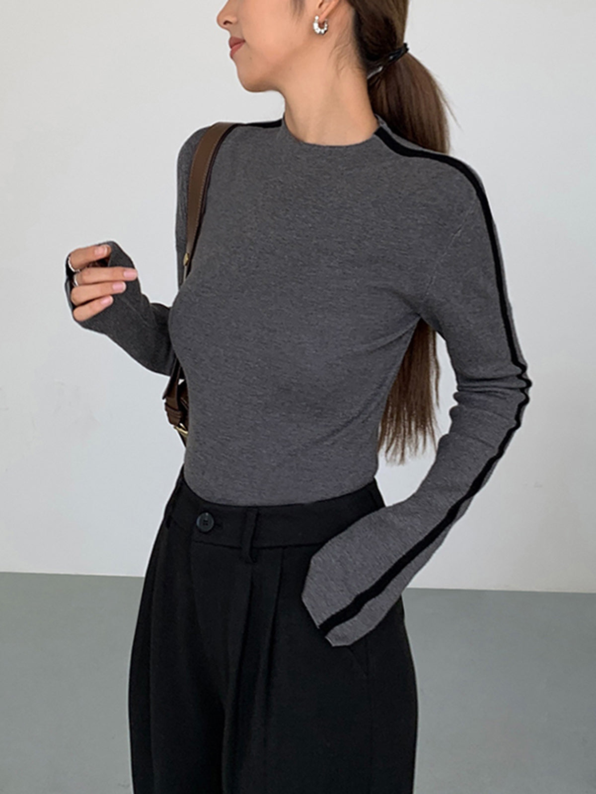 Round Neck Contrast Trim Slim Knit Top for Women Lightweight Comfortable