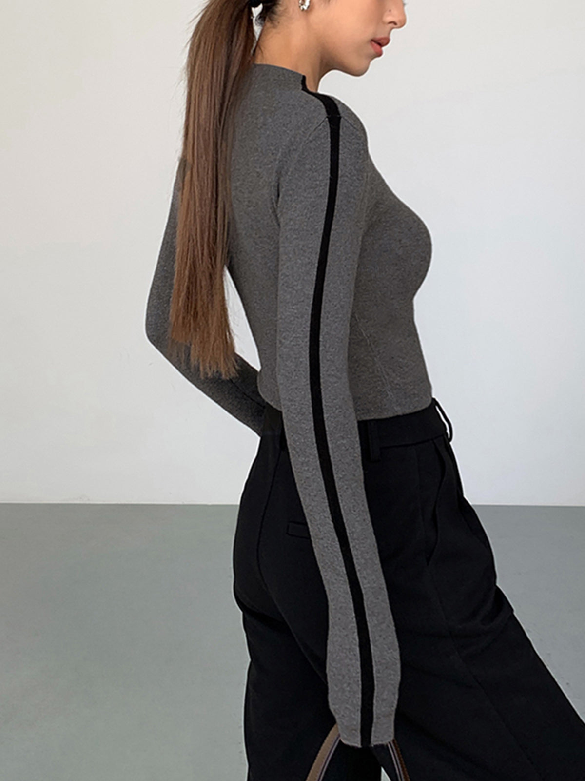 Round Neck Contrast Trim Slim Knit Top for Women Lightweight Comfortable