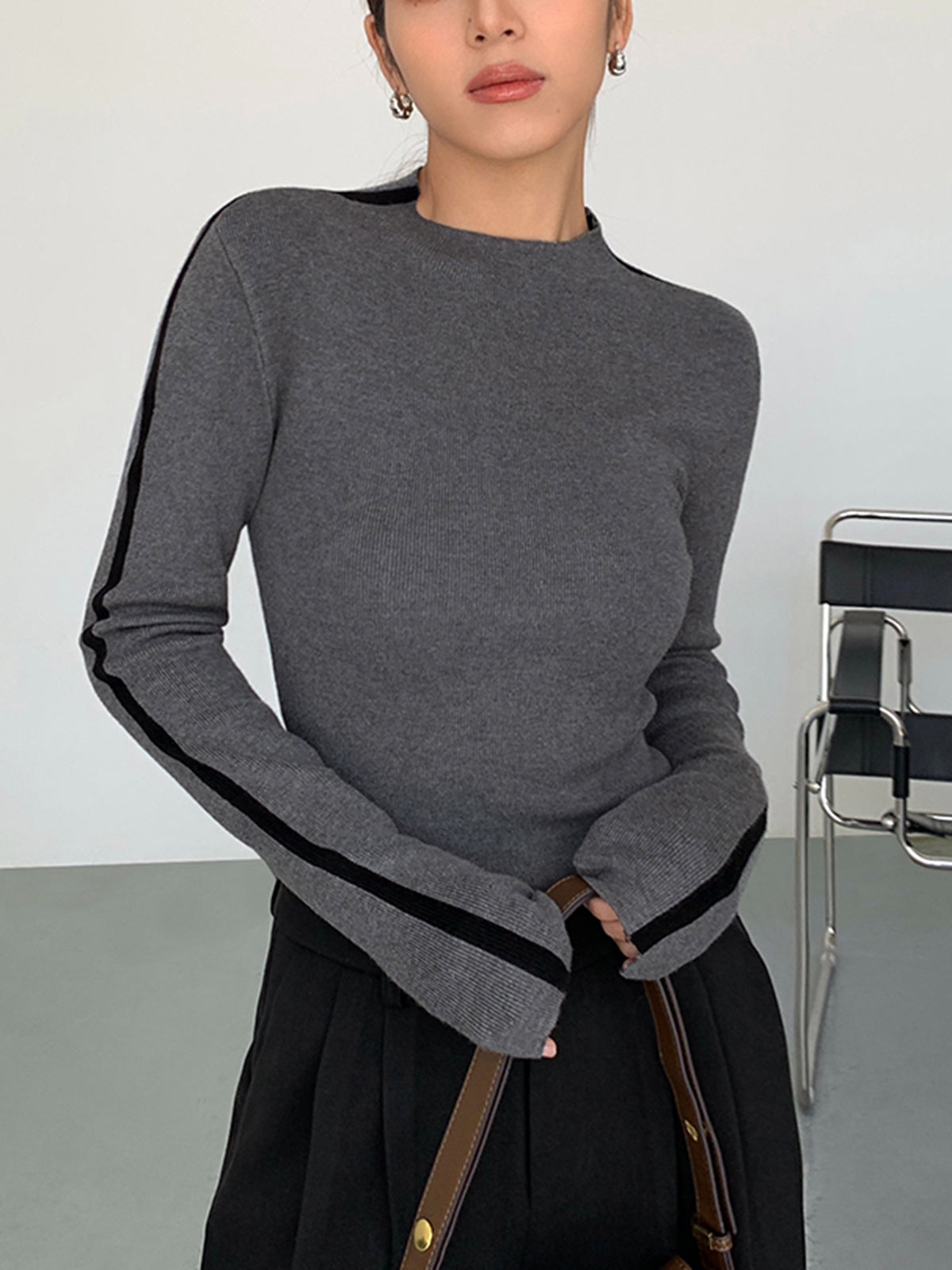 Round Neck Contrast Trim Slim Knit Top for Women Lightweight Comfortable