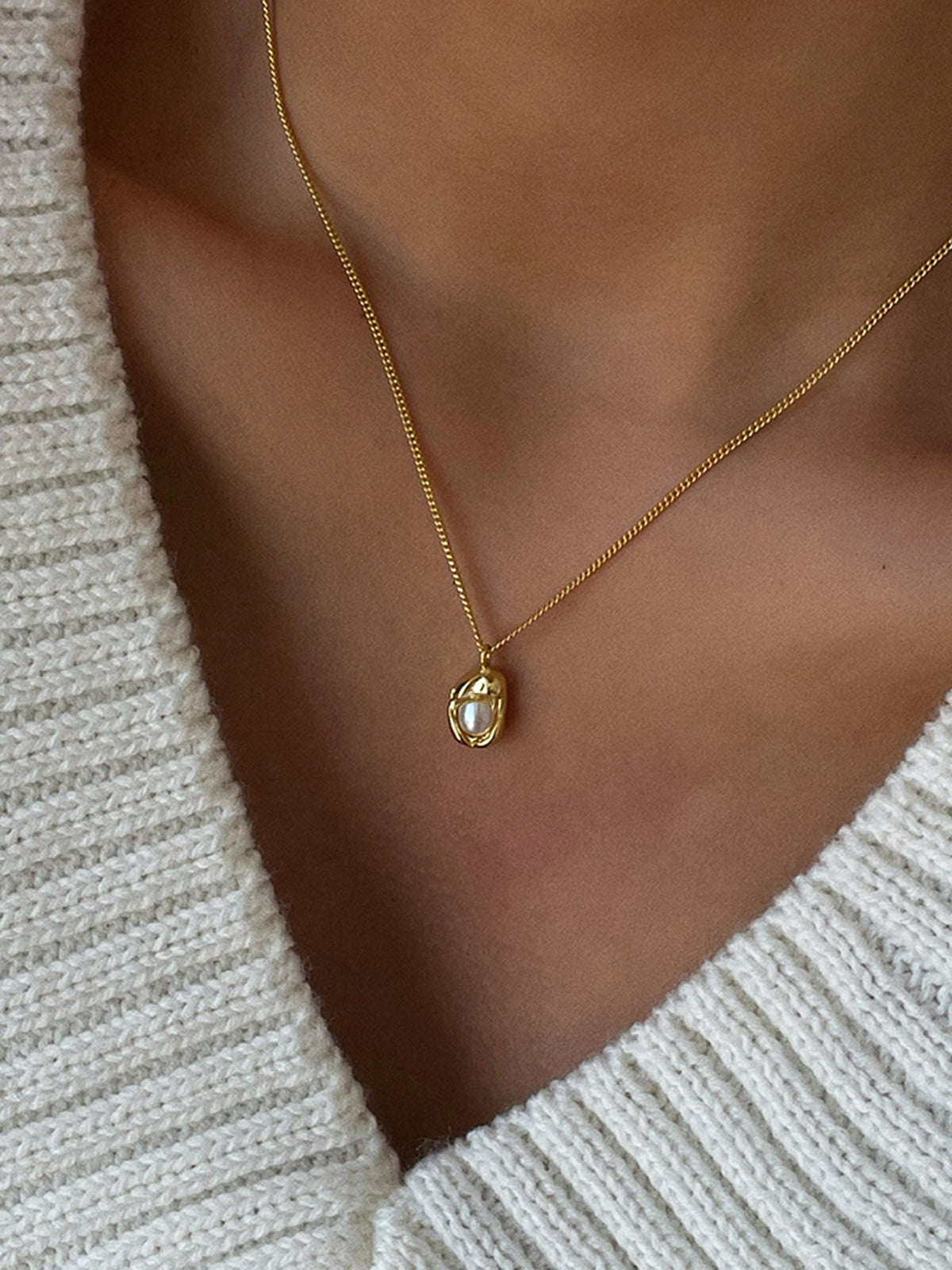 Minimalist Baroque Pearl Pendant Necklace - Elegant Handcrafted Jewelry