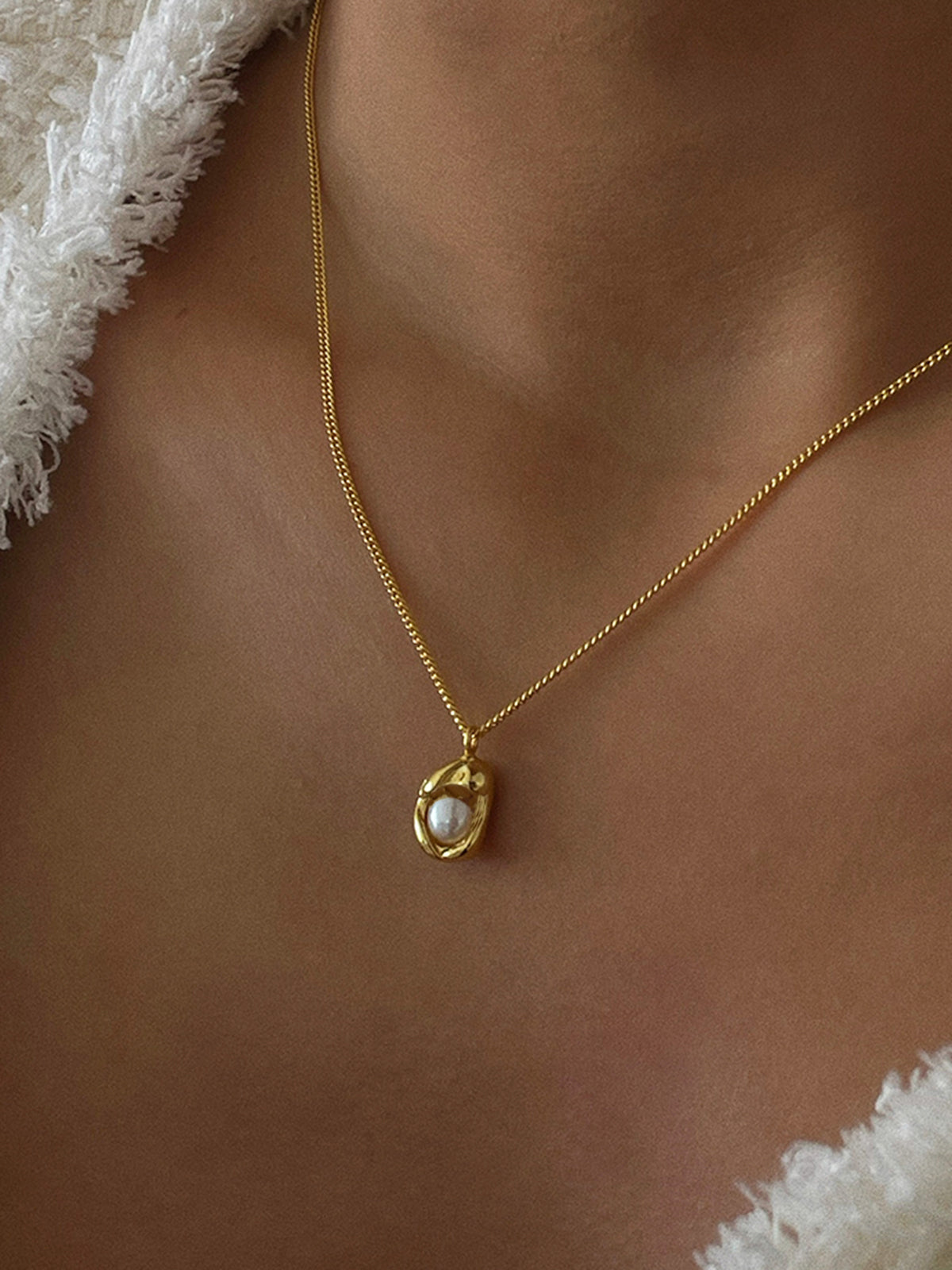 Minimalist Baroque Pearl Pendant Necklace - Elegant Handcrafted Jewelry