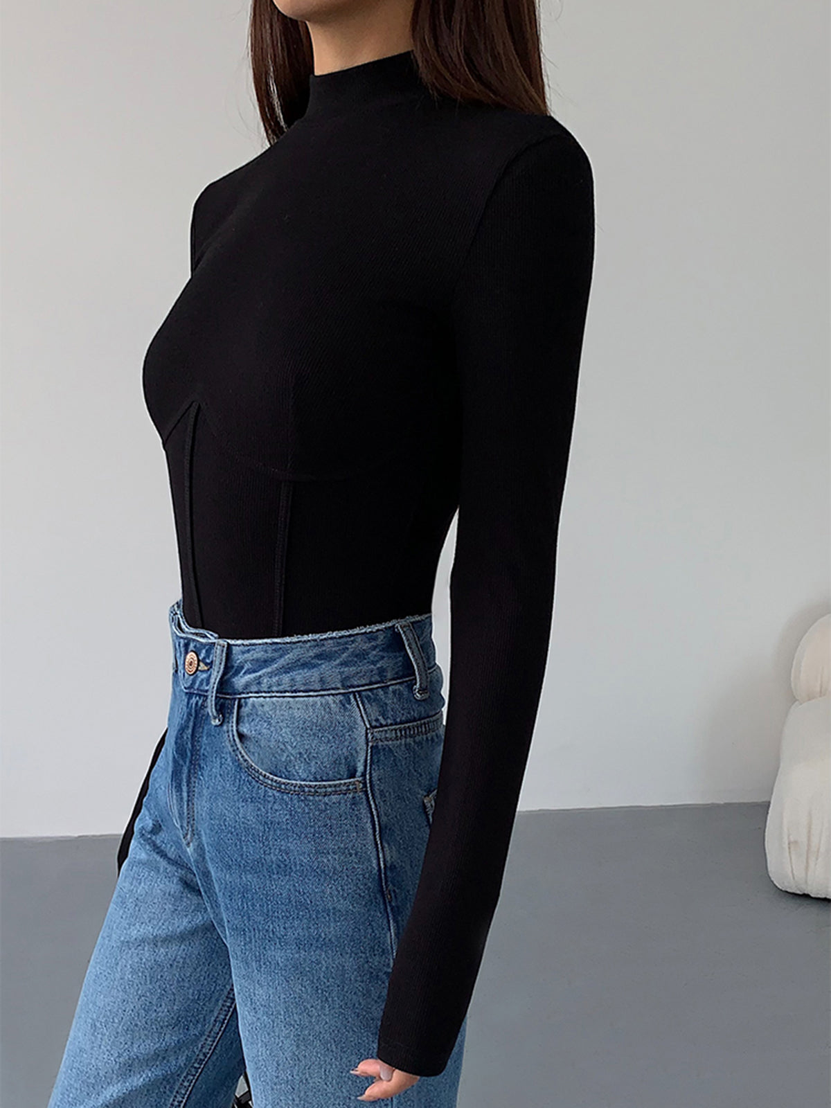 Mock Neck Piping Slim T-Shirt for Comfortable Casual Wear