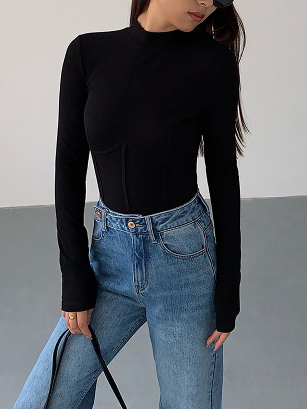 Mock Neck Piping Slim T-Shirt for Comfortable Casual Wear