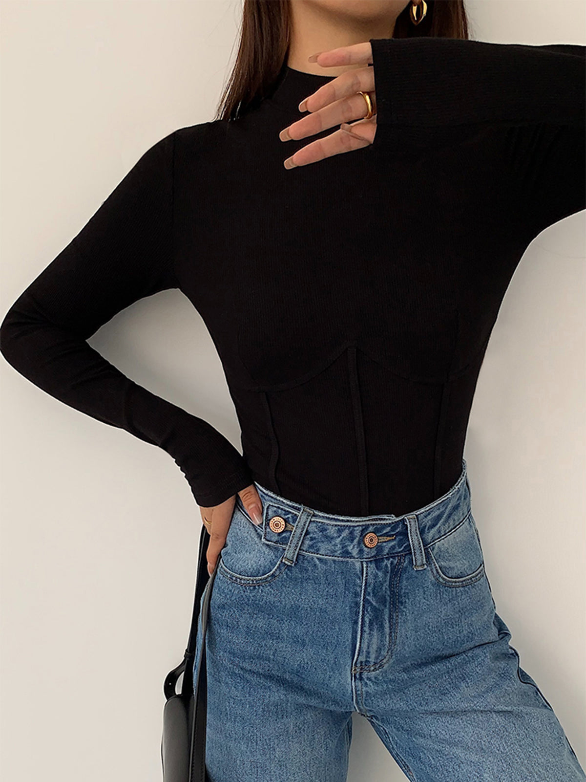 Mock Neck Piping Slim T-Shirt for Comfortable Casual Wear