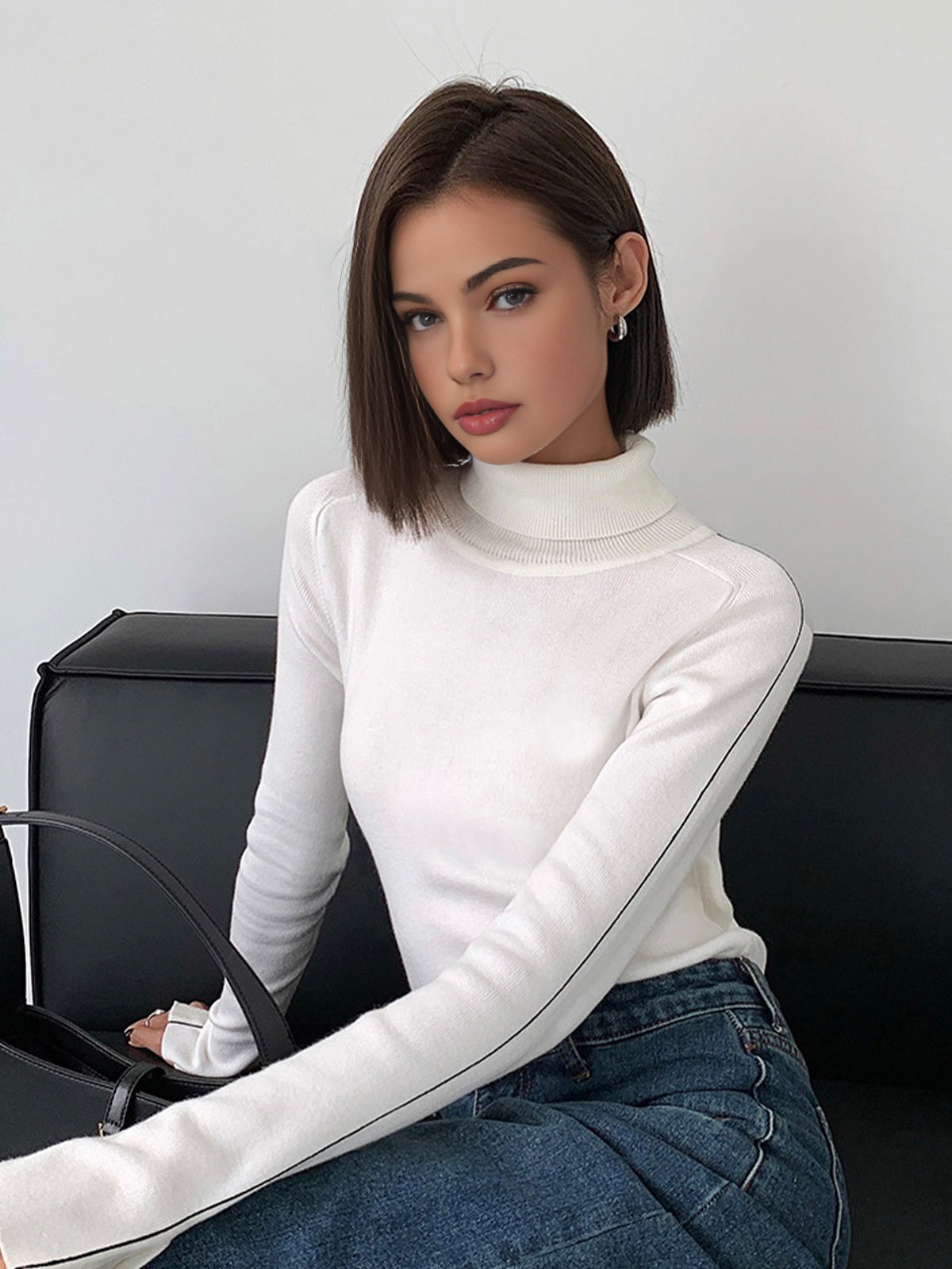 Contrast Piping Turtleneck Sweater for Winter Comfort