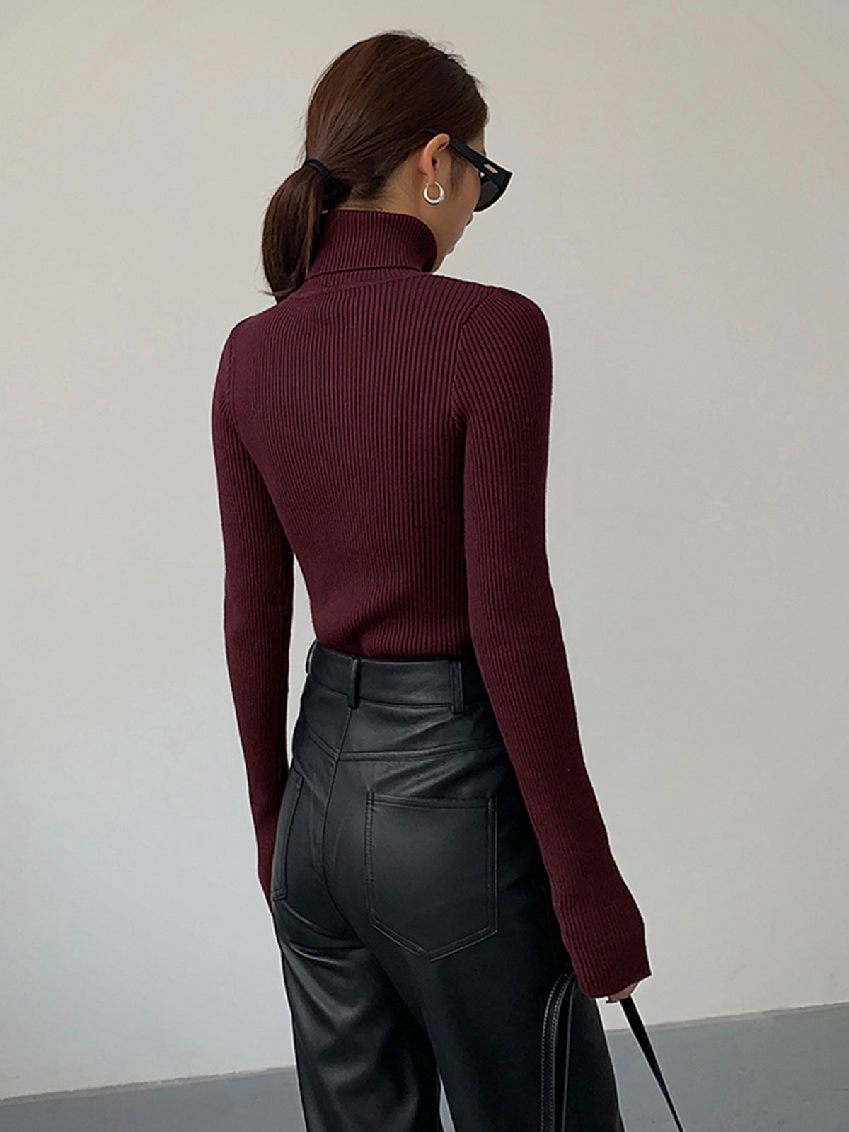 Minimalist Turtleneck Slim Knit Top for Women - Versatile Winter Apparel