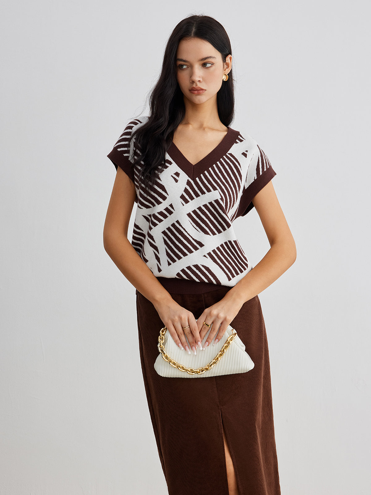 Geometric Contrast Striped Sweater Vest for Casual Layering