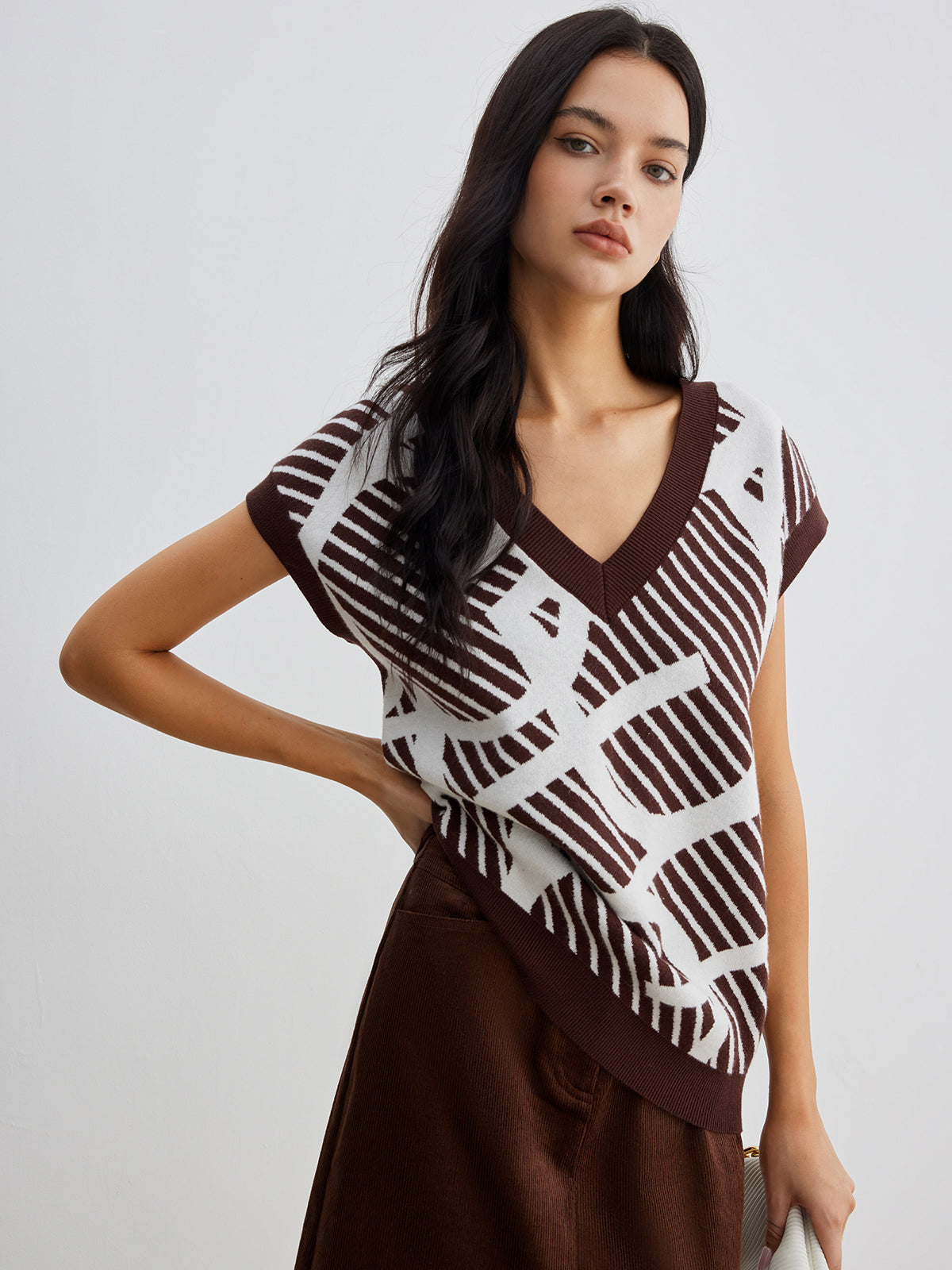 Geometric Contrast Striped Sweater Vest for Casual Layering
