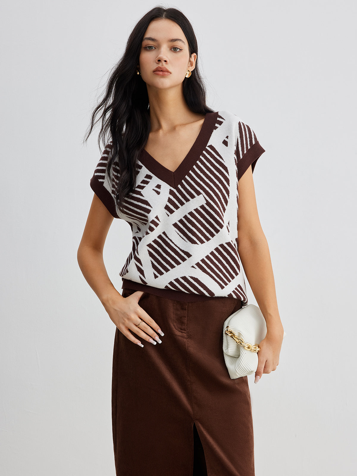 Geometric Contrast Striped Sweater Vest for Casual Layering