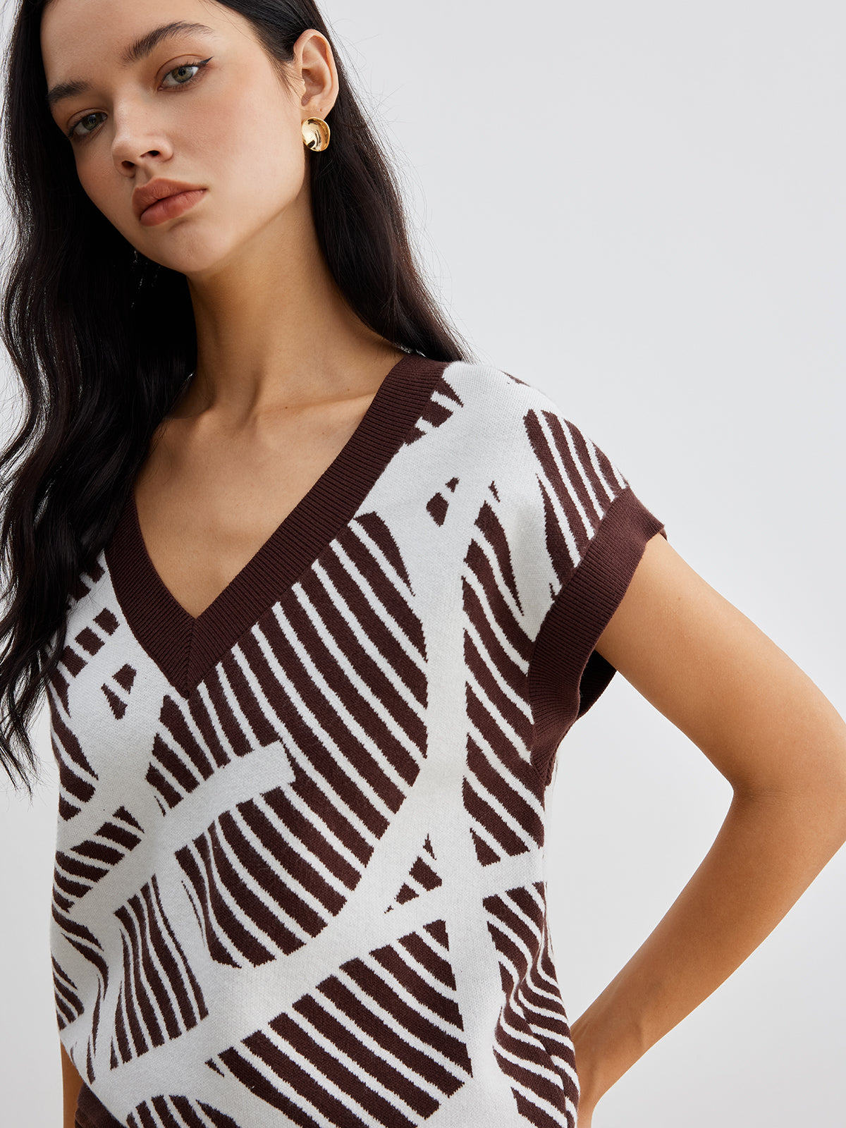 Geometric Contrast Striped Sweater Vest for Casual Layering