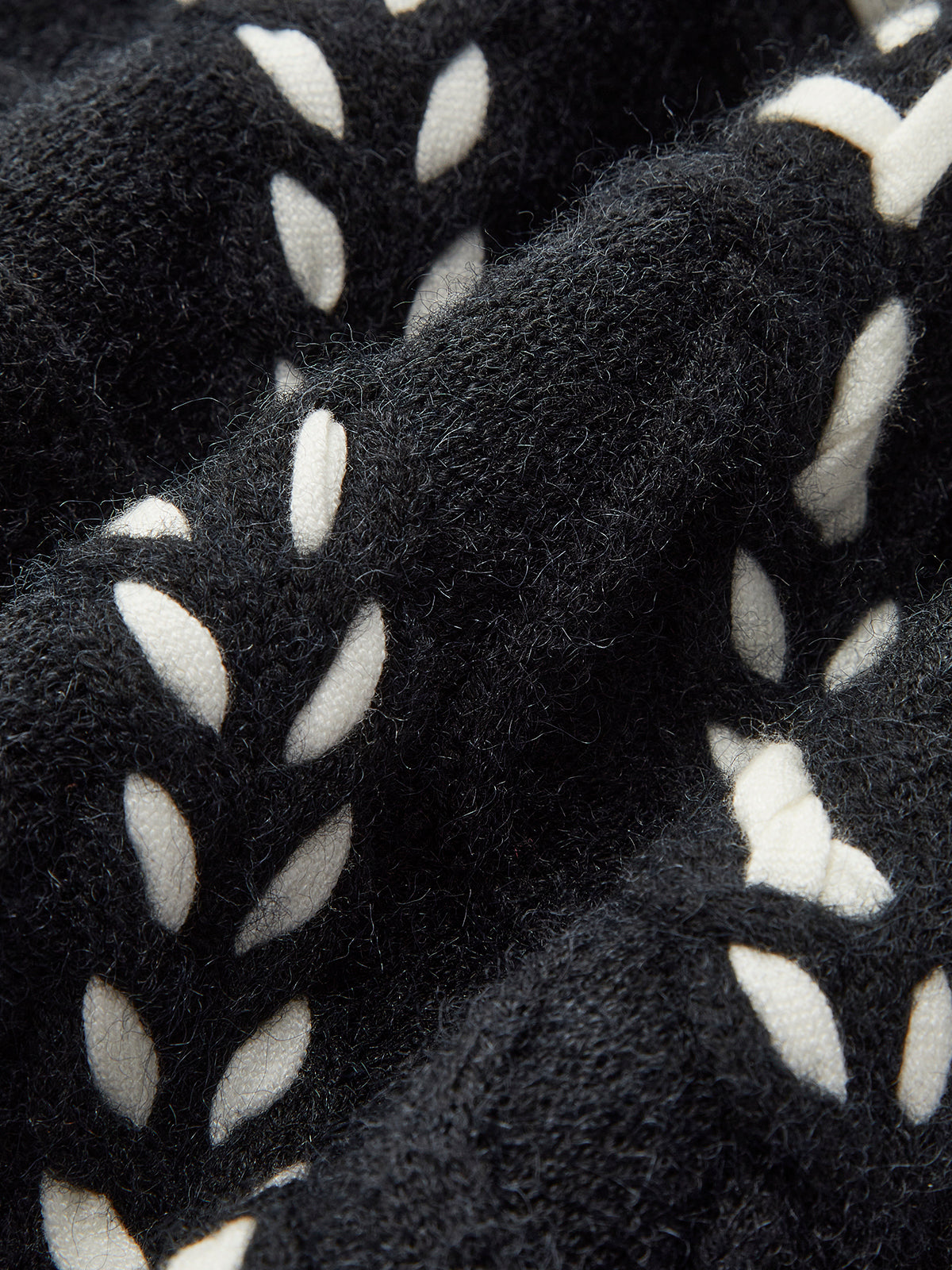 Contrast Binding Cinched Twist Sweater with Elegant Tailored Fit