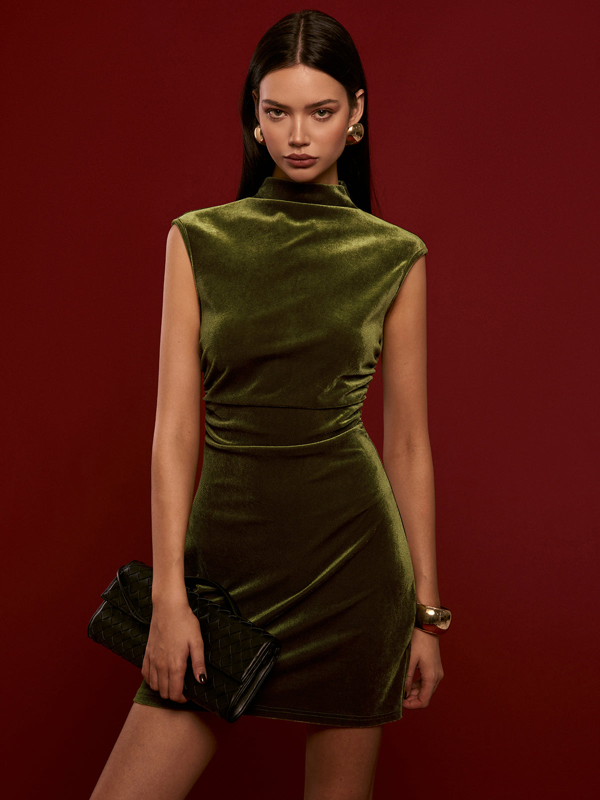 Mock Neck Sleeveless Velvet Dress for Elegant Evening Wear