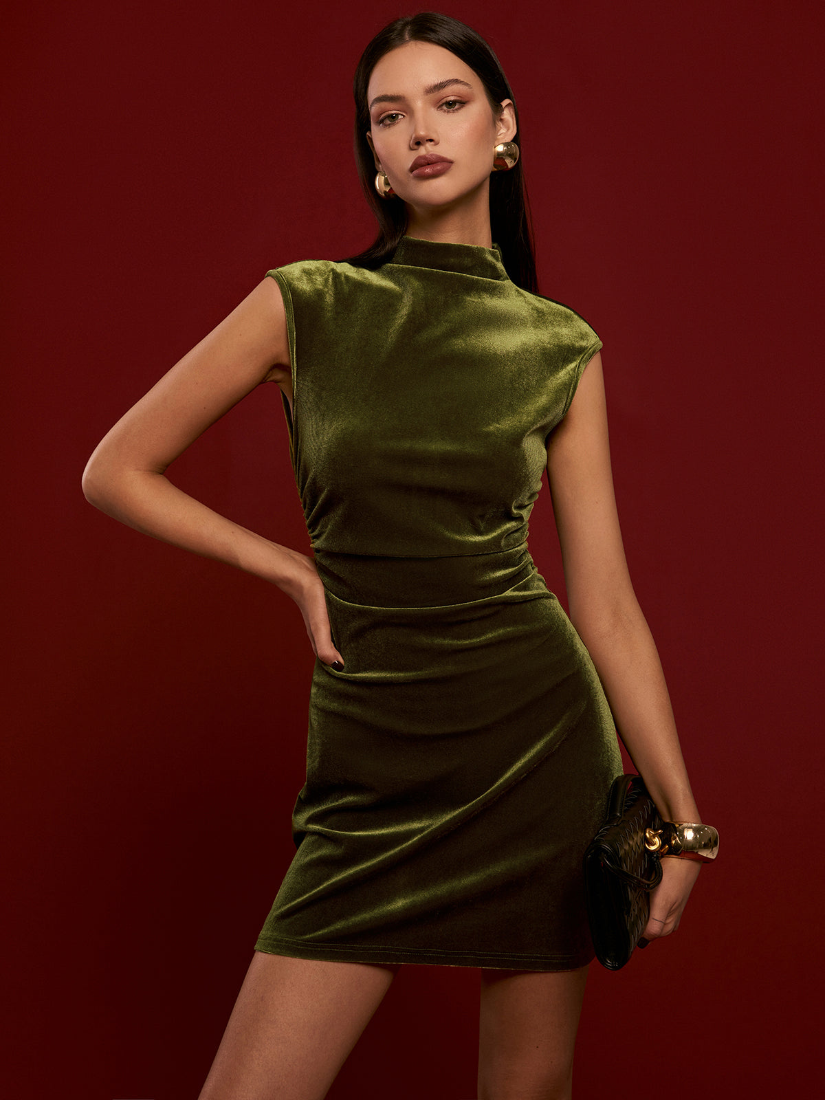 Mock Neck Sleeveless Velvet Dress for Elegant Evening Wear