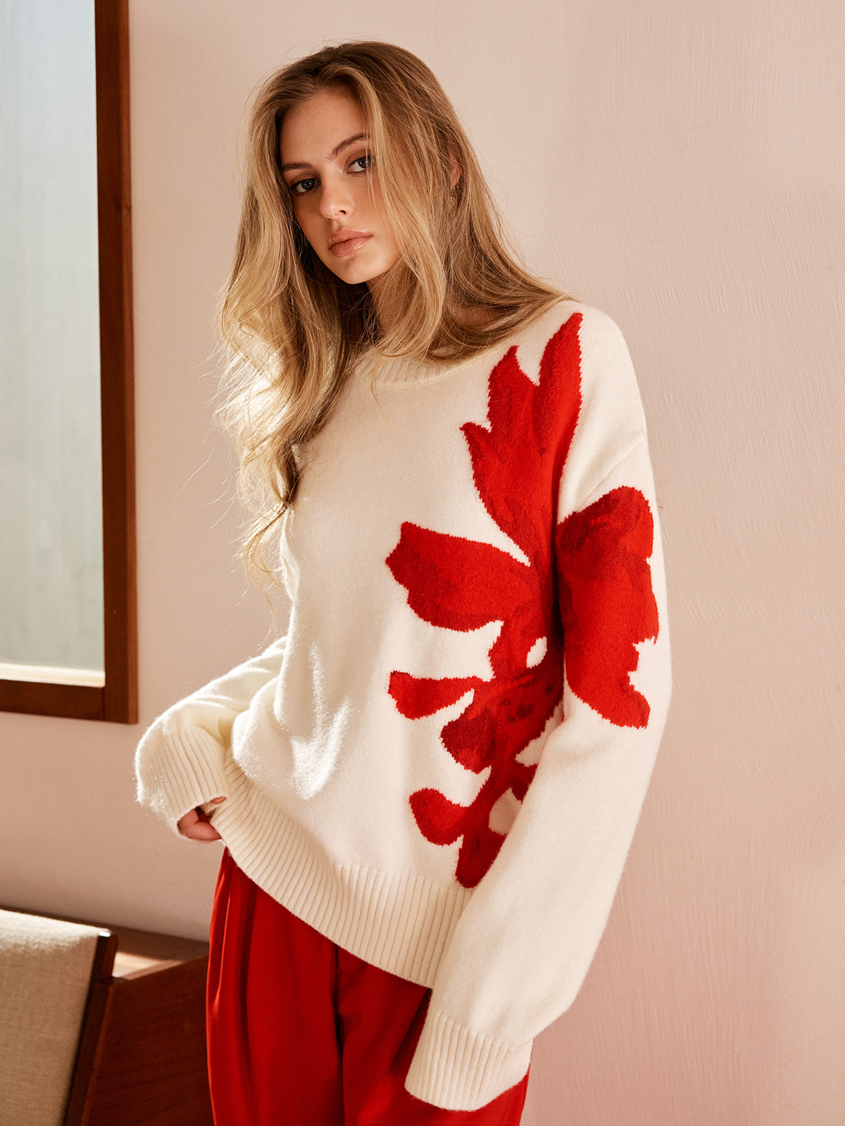 Round Neck Jacquard Sweater Comfortable Lightweight Knitwear