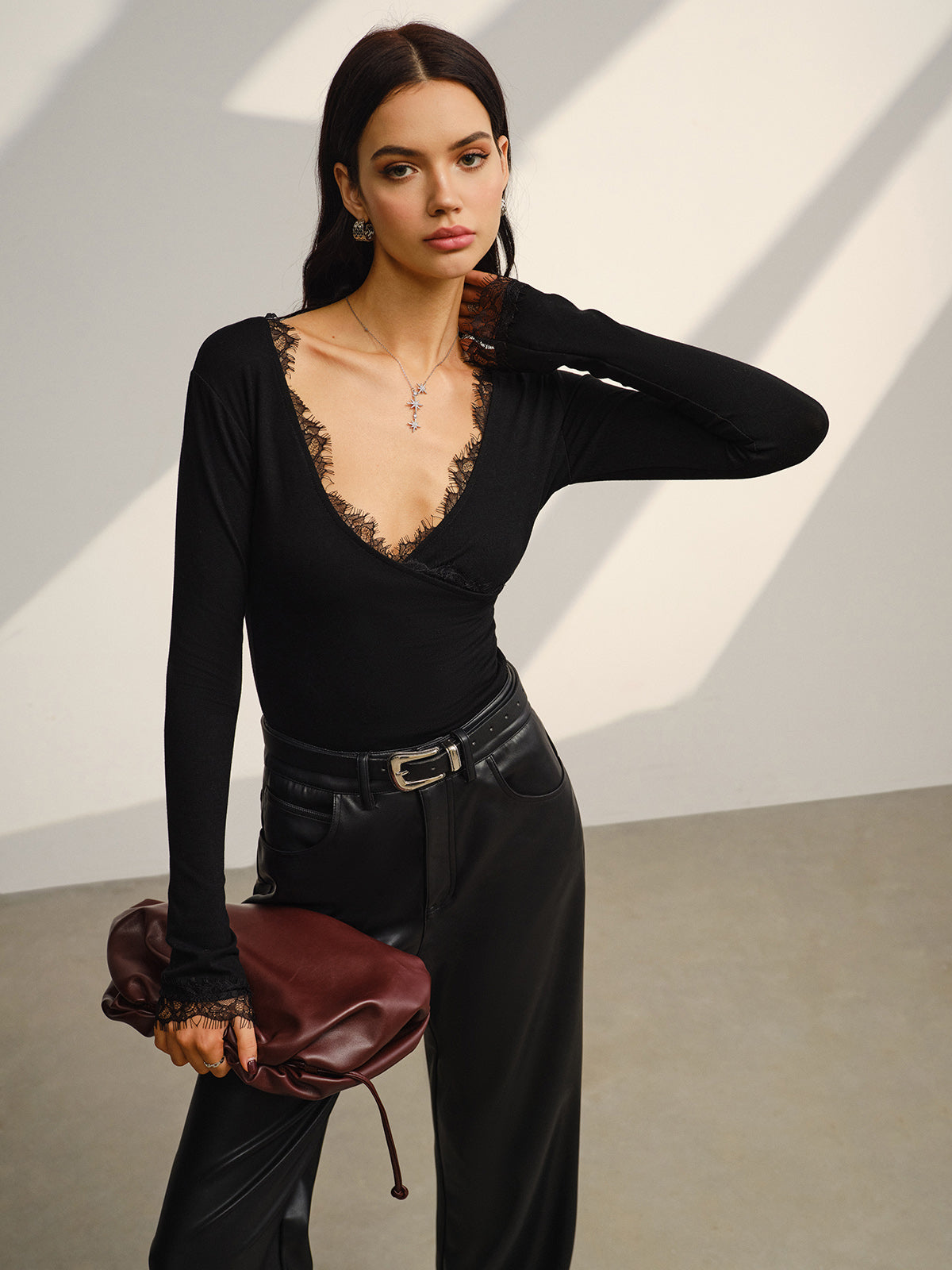 V-Neck Lace Trim Skinny T-Shirt - Women's Casual Fashion Top