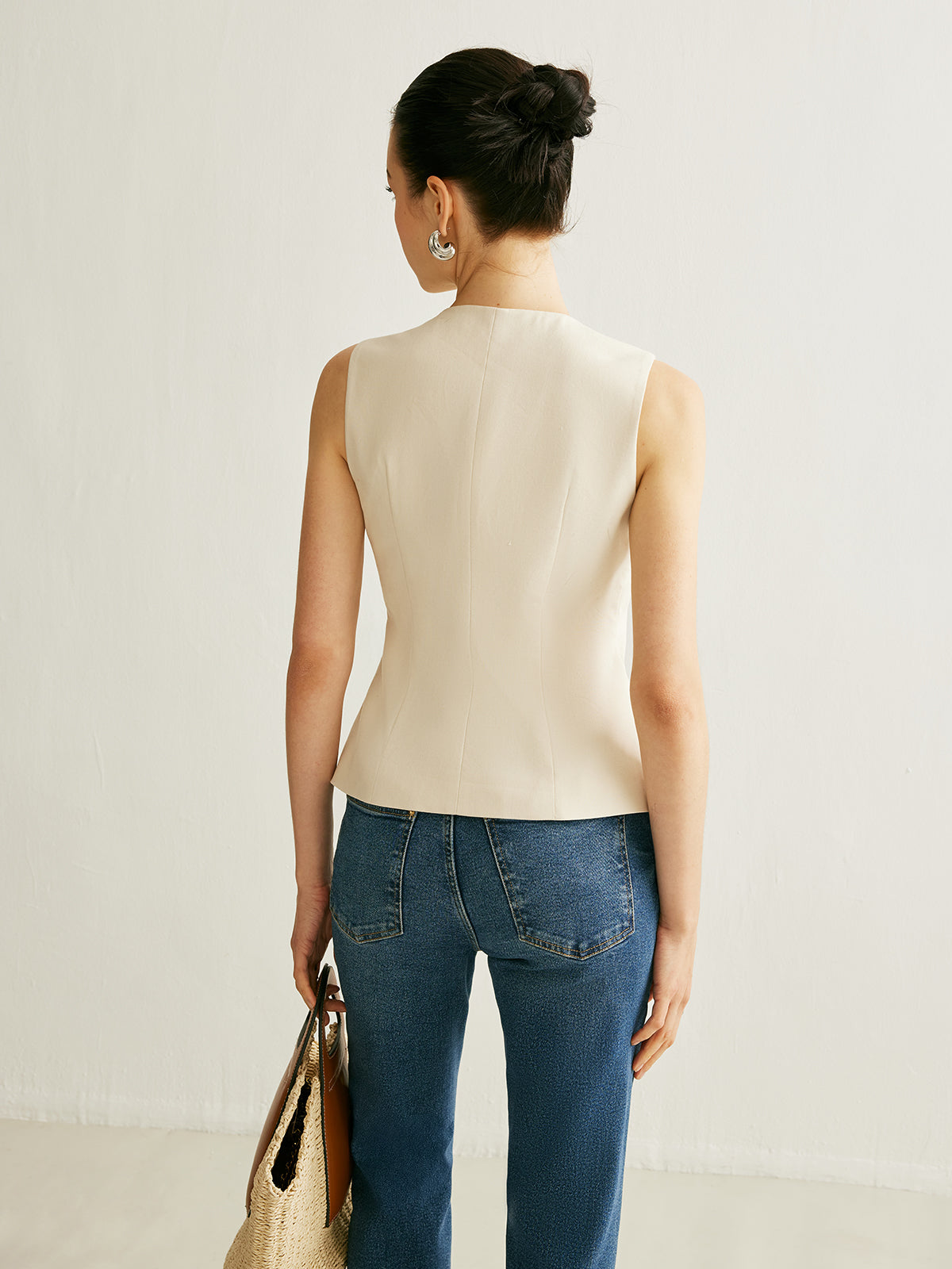 Metal Detail Split Vest with Tailored Fit and Versatile Style