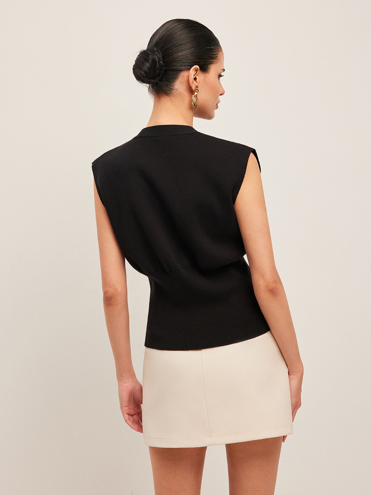 V-Neck Buttoned Detail Sweater Vest - Casual Knitwear for All Seasons