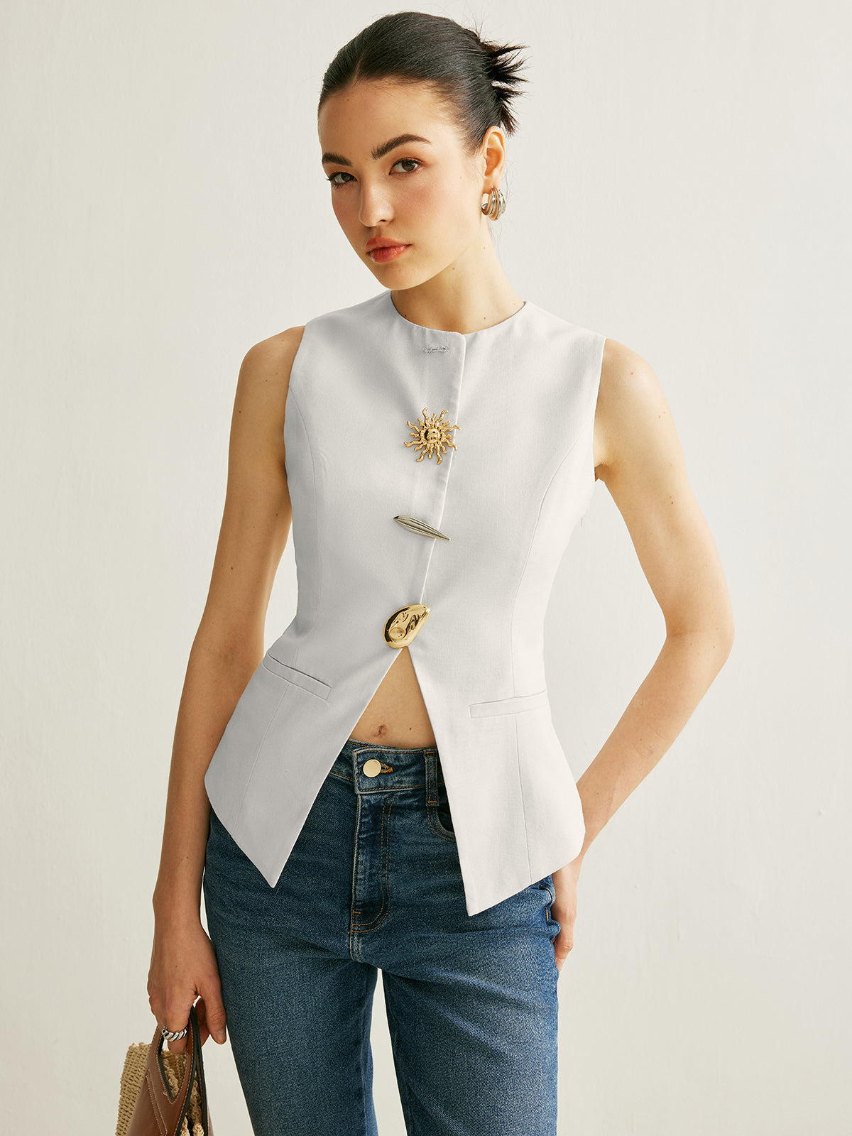 Metal Detail Split Vest with Tailored Fit and Versatile Style